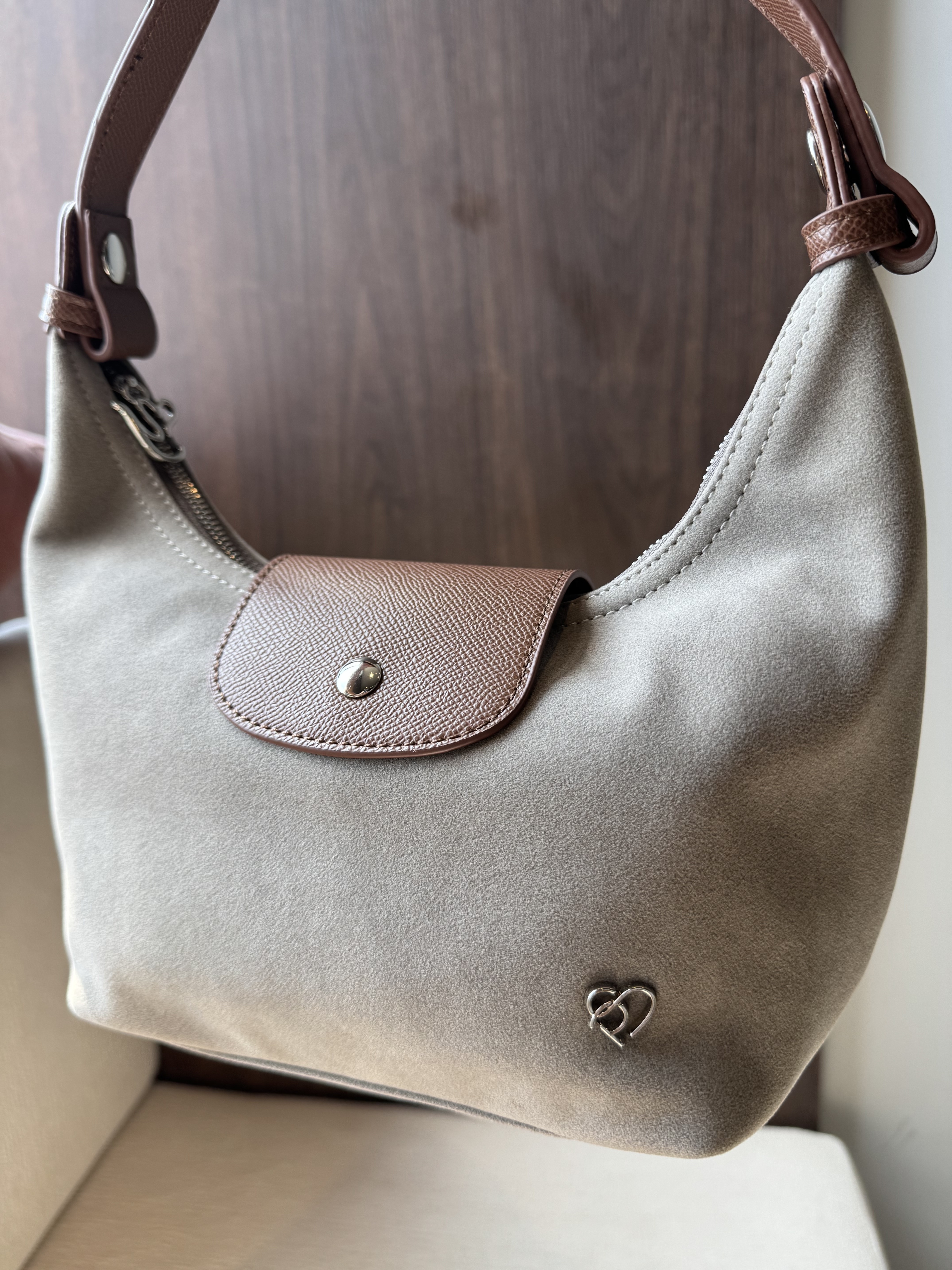 現貨🇹🇭PonyPony淺灰麂皮袋（Small)