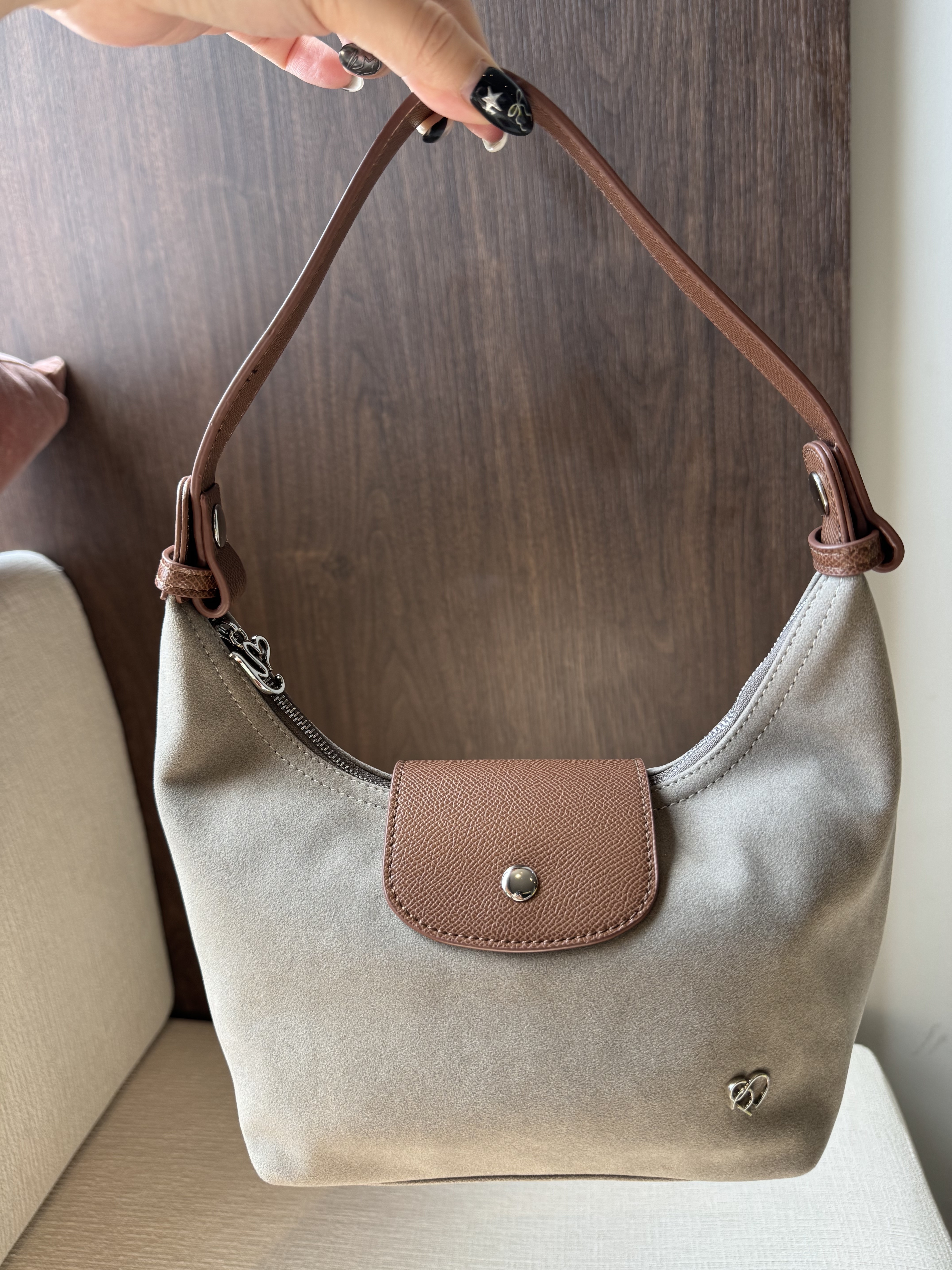 現貨🇹🇭PonyPony淺灰麂皮袋（Small)