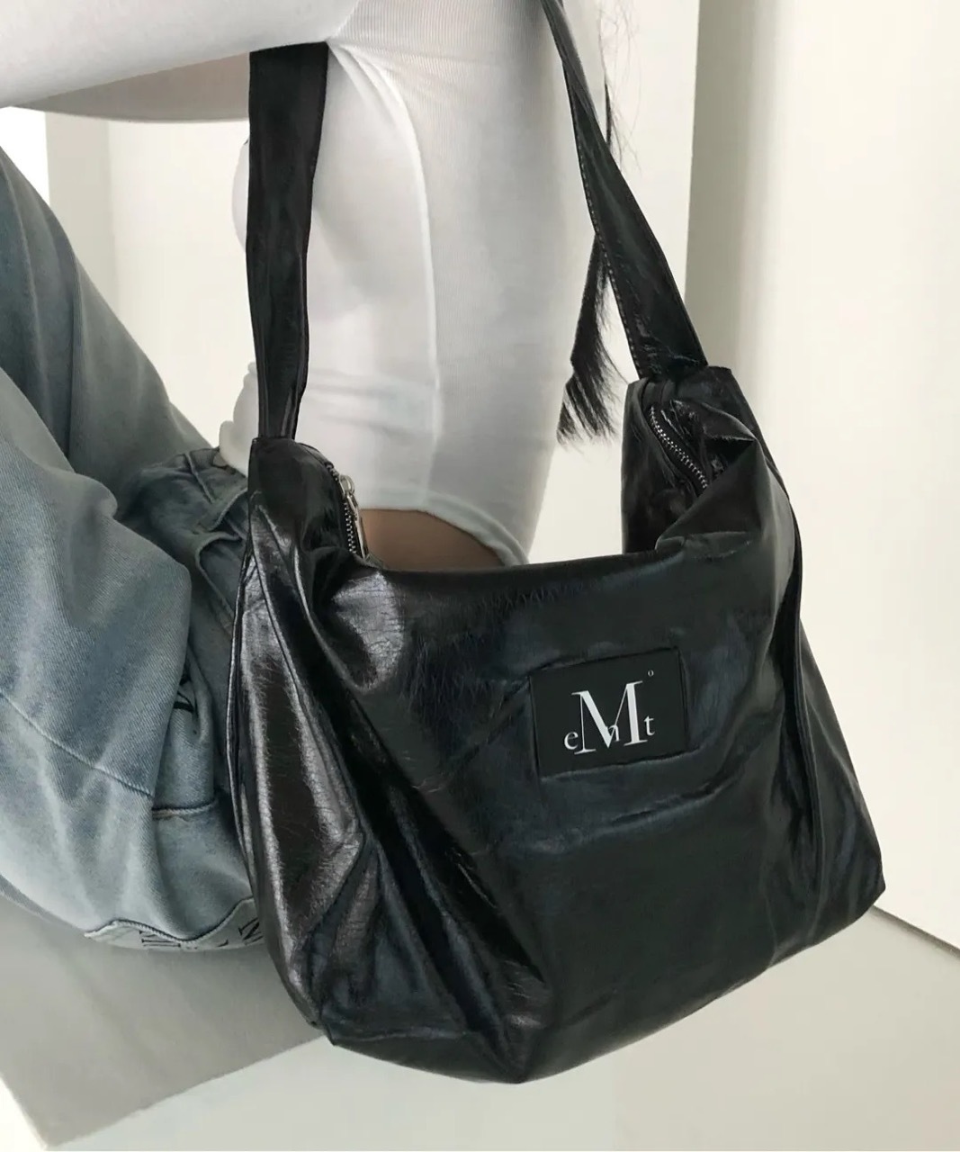 韓國限定🇰🇷 MUCENT RAEL GLOSSY LEATHER PATCH SHOULDER BAG 漆皮 亮面 單肩包 大包 大容量 / 預購