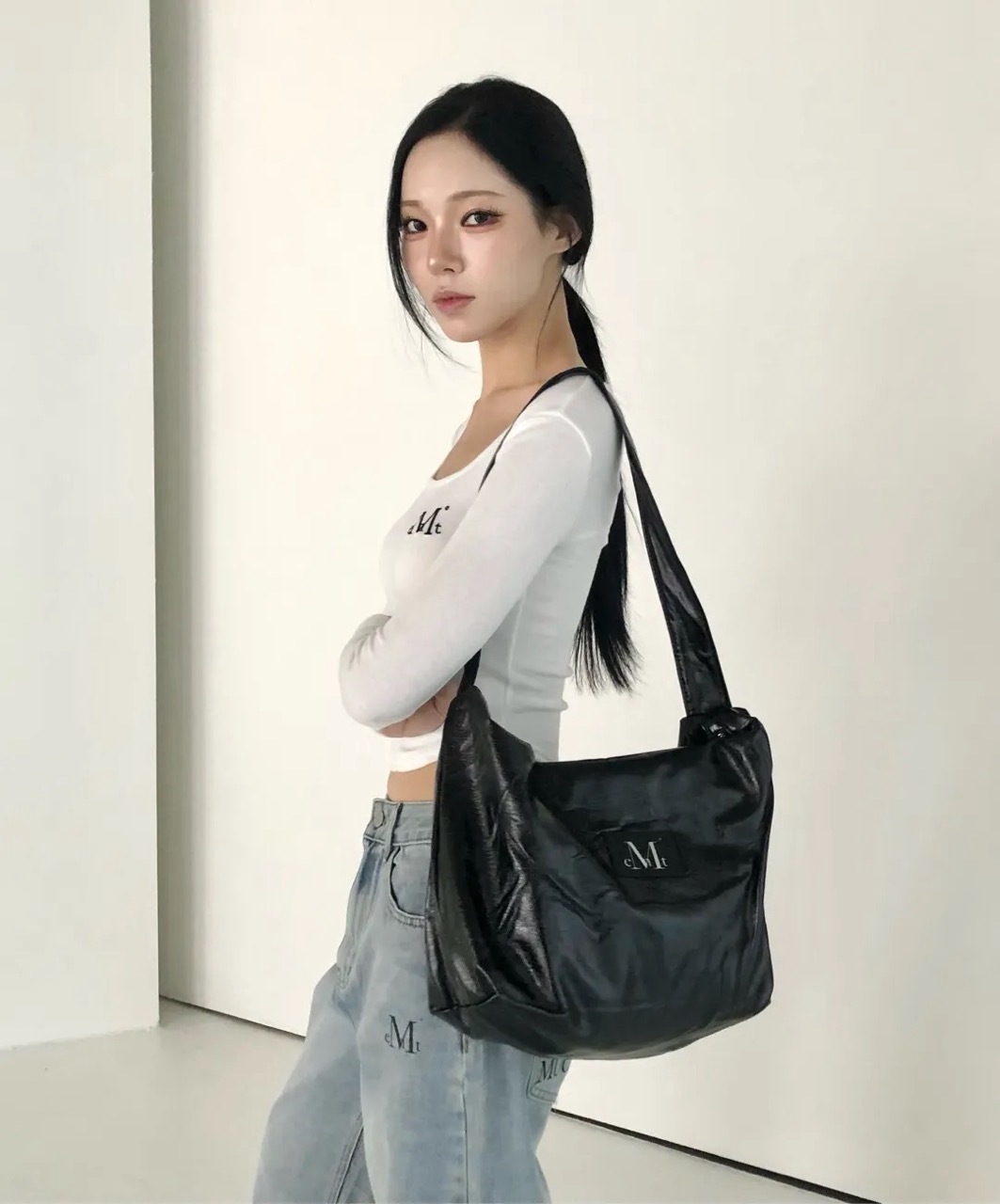 韓國限定🇰🇷 MUCENT RAEL GLOSSY LEATHER PATCH SHOULDER BAG 漆皮 亮面 單肩包 大包 大容量 / 預購