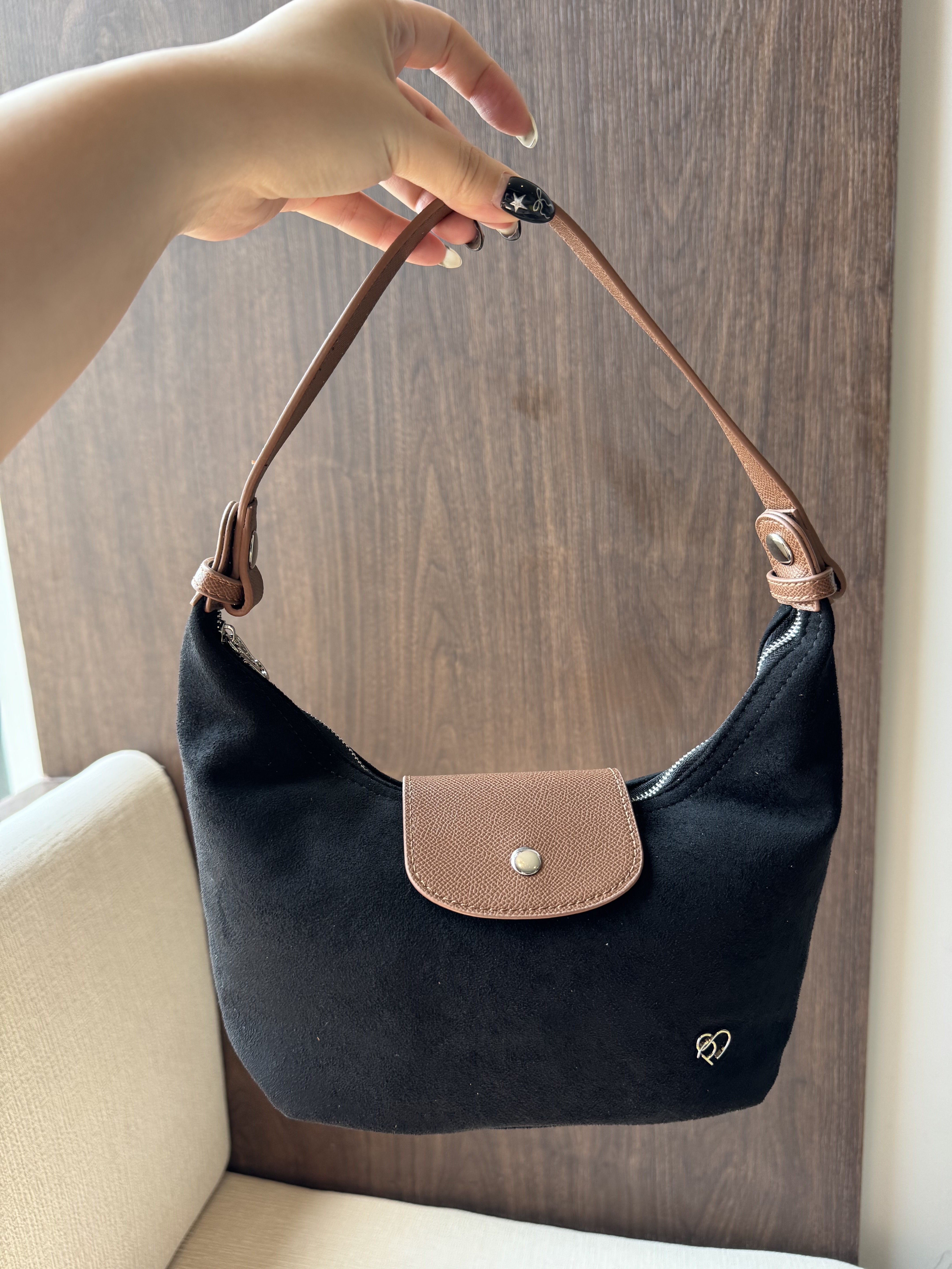 現貨🇹🇭PonyPony啡帶黑色麂皮袋（Small)