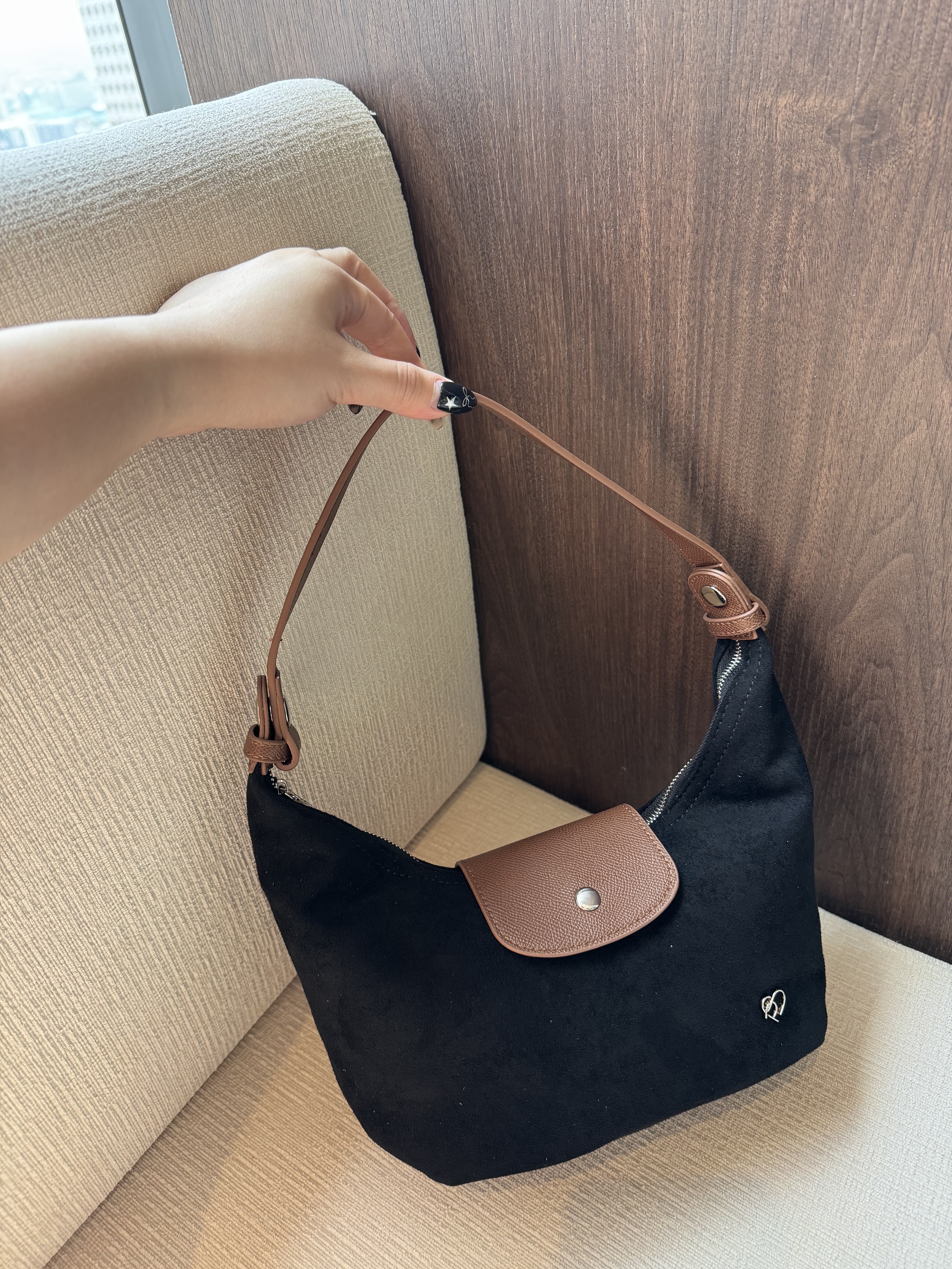 現貨🇹🇭PonyPony啡帶黑色麂皮袋（Small)