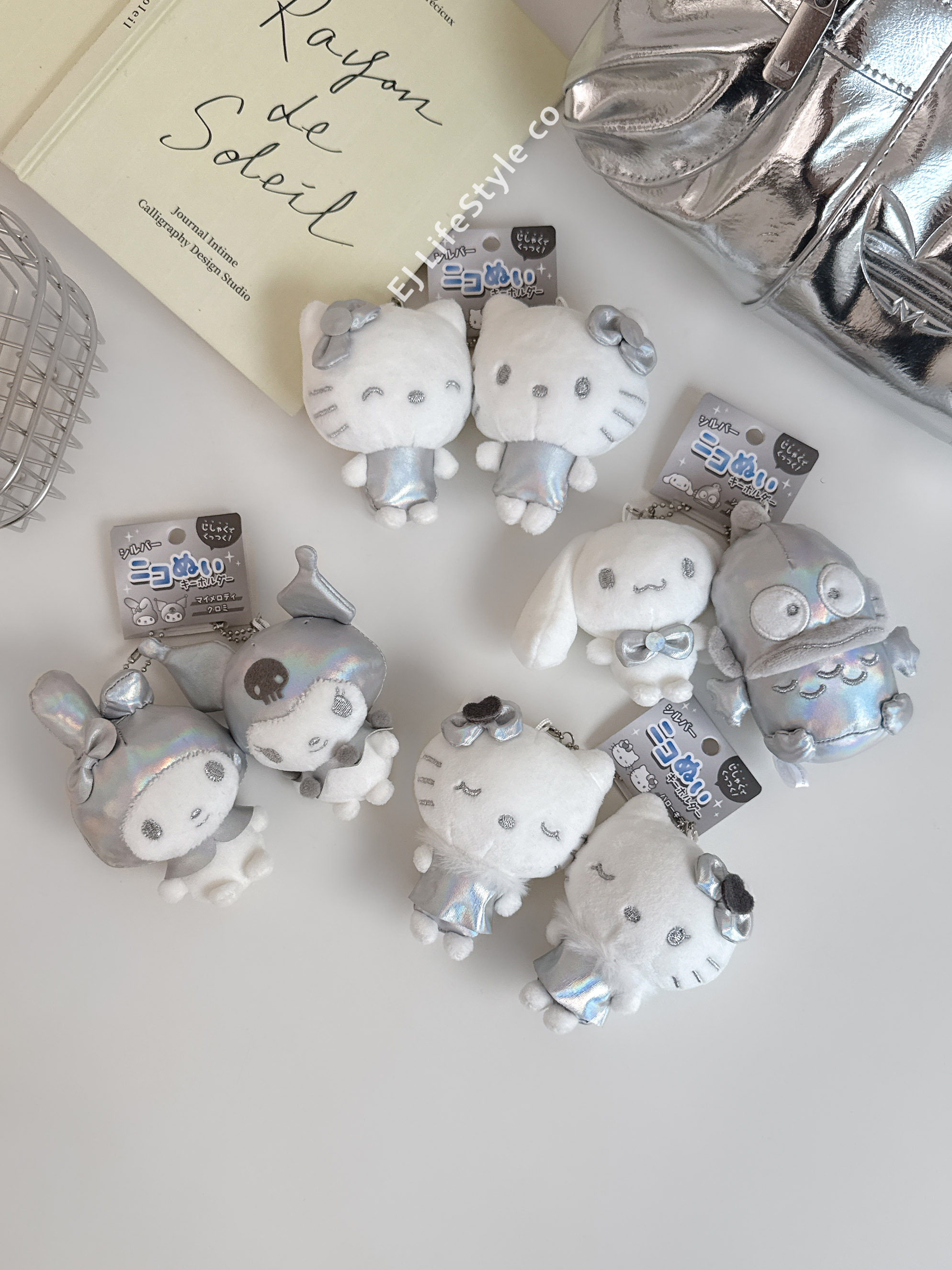 🇯🇵 SANRIO 三麗鷗家族 銀色貼貼系列 HELLO KITTY 美樂蒂 庫洛米 漢頓 吊飾 鑰匙圈 / 現貨