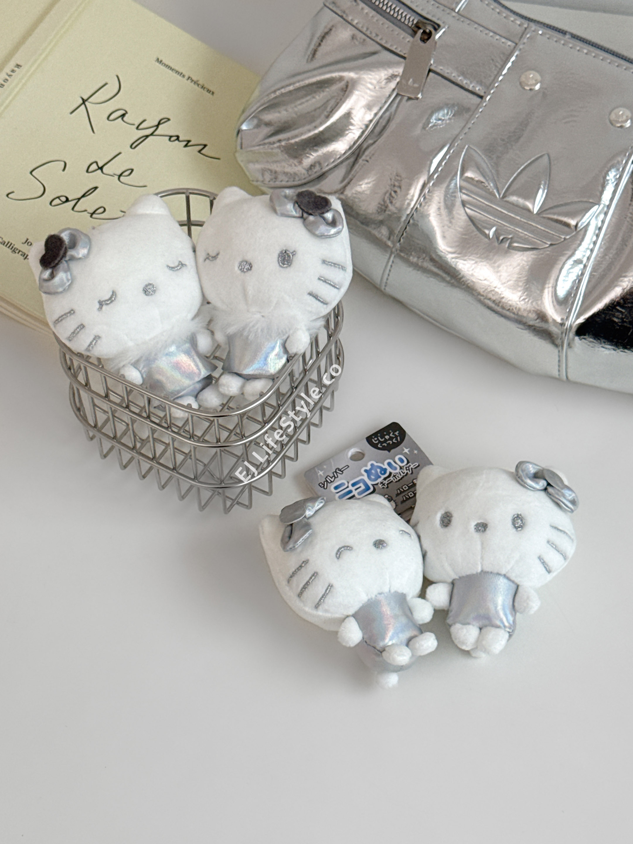 🇯🇵 SANRIO 三麗鷗家族 銀色貼貼系列 HELLO KITTY 美樂蒂 庫洛米 漢頓 吊飾 鑰匙圈 / 現貨