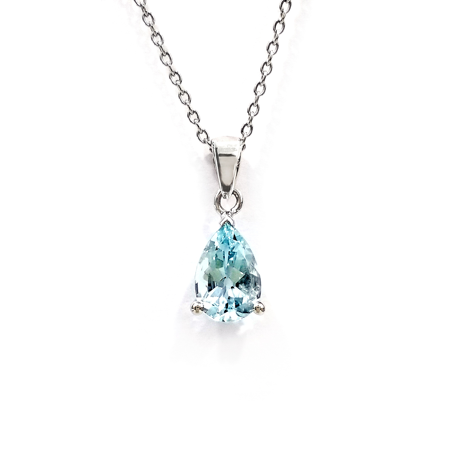 18K白金梨形海藍寶吊墜