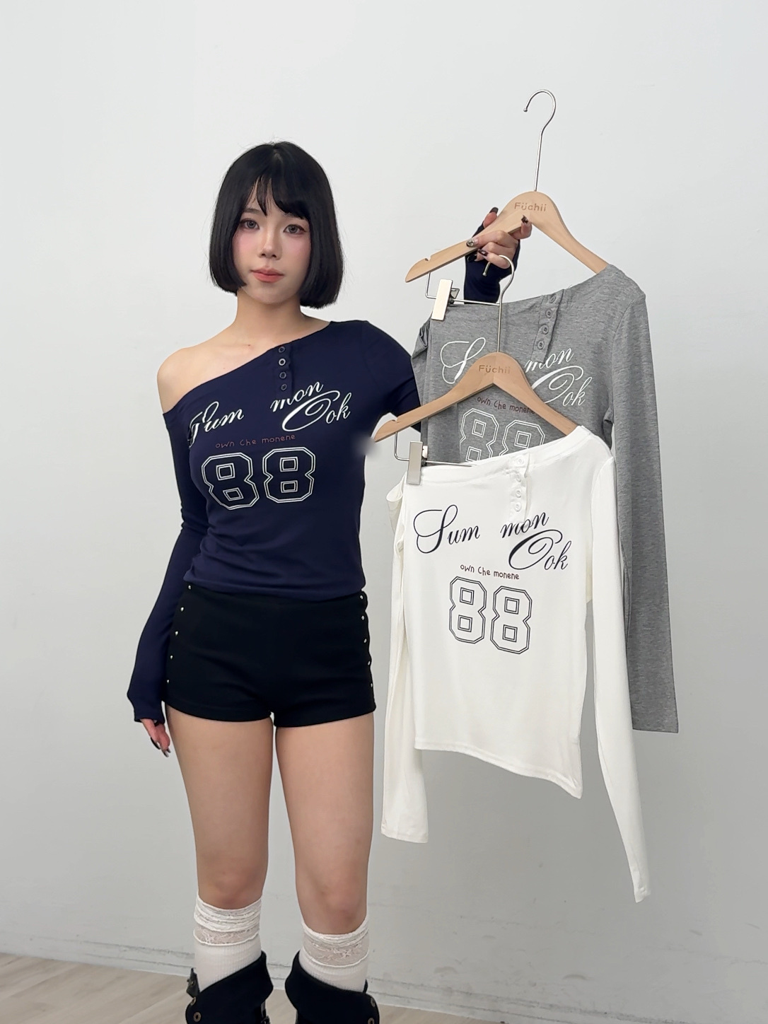 A15 現貨字母數字印花斜肩排扣上衣
