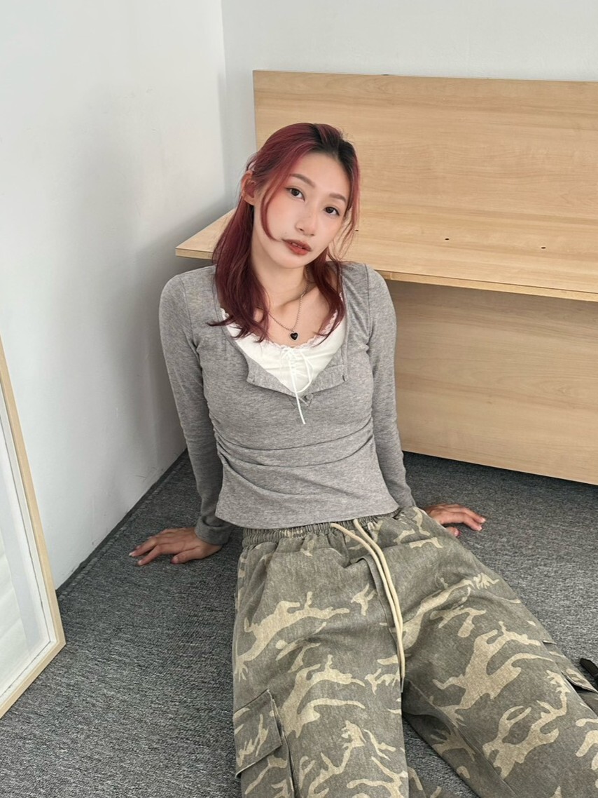 心動誤差值 蕾絲拼接側抓皺假兩件長袖上衣