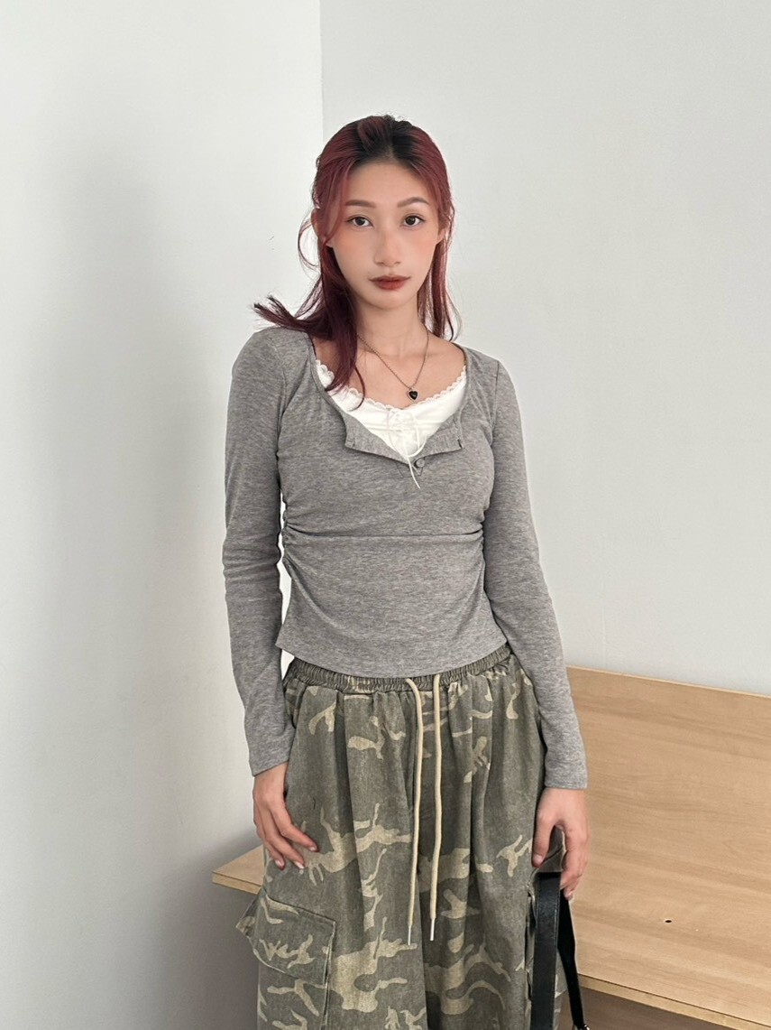 心動誤差值 蕾絲拼接側抓皺假兩件長袖上衣