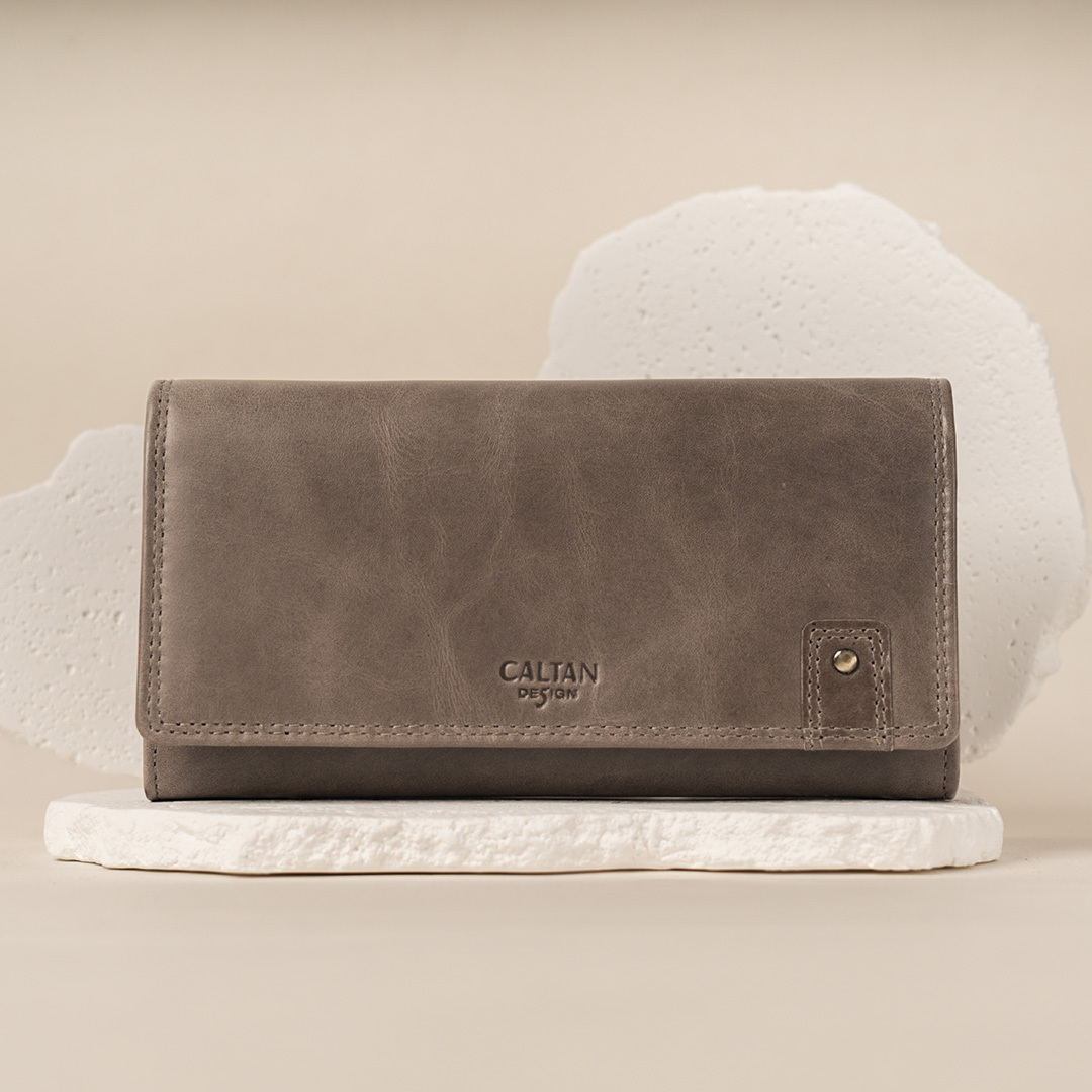 『新品上市』老爺有喜 真皮鉚釘釦飾牛皮長夾(072267cl)