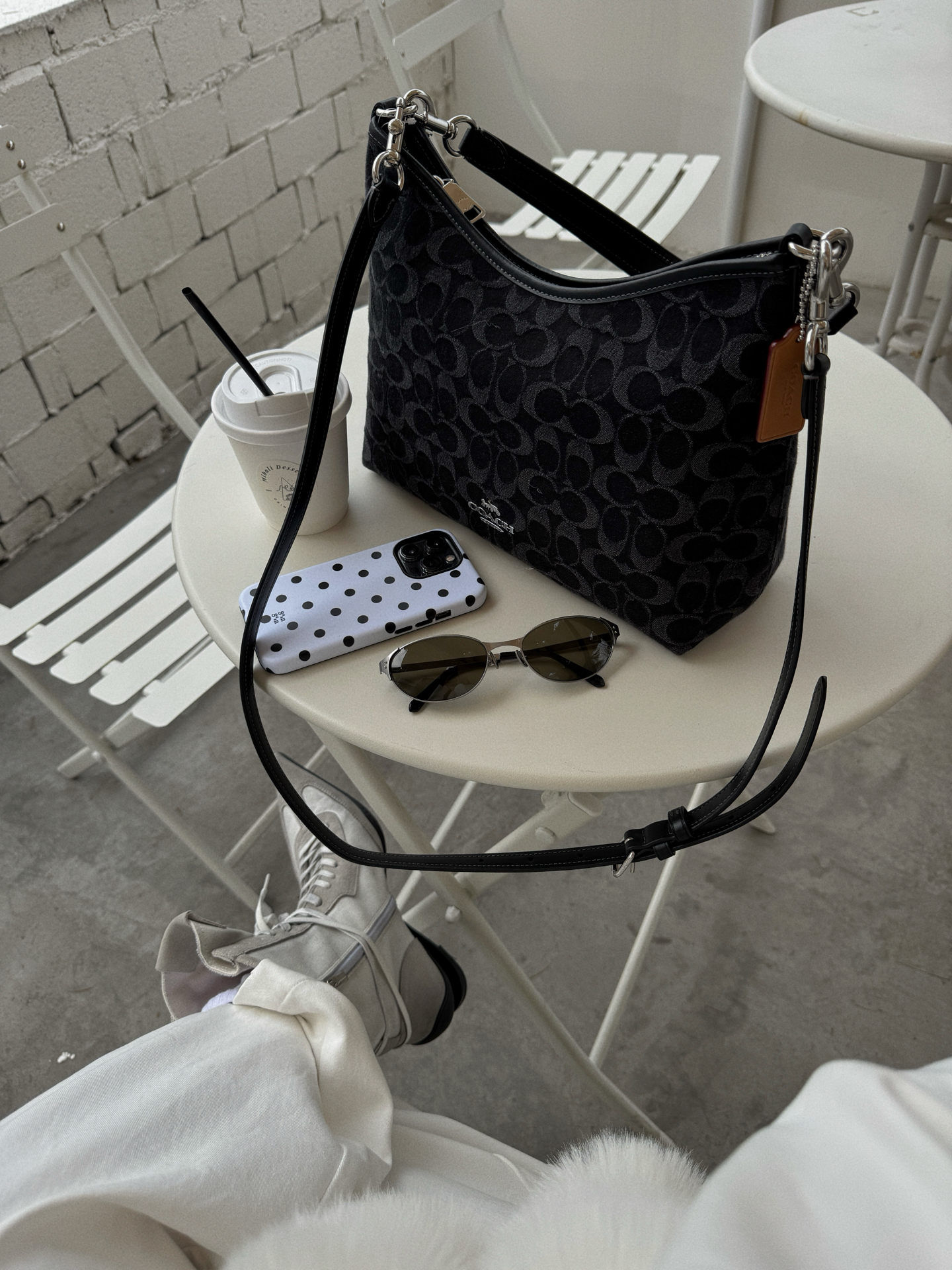 代購-COACH Laurel 31 經典老花款 牛仔布 斜挎單肩包 大號 黑色