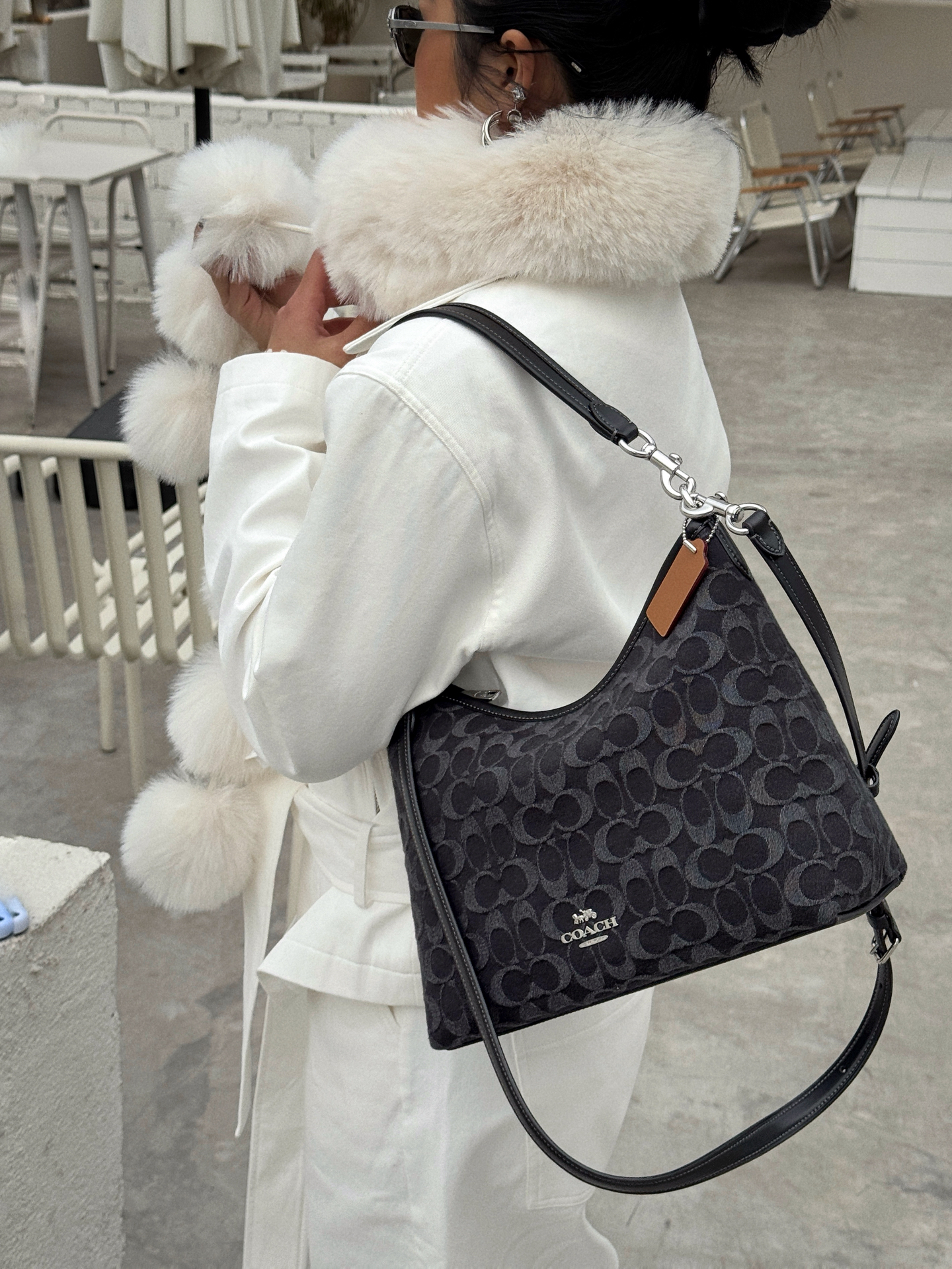 代購-COACH Laurel 31 經典老花款 牛仔布 斜挎單肩包 大號 黑色