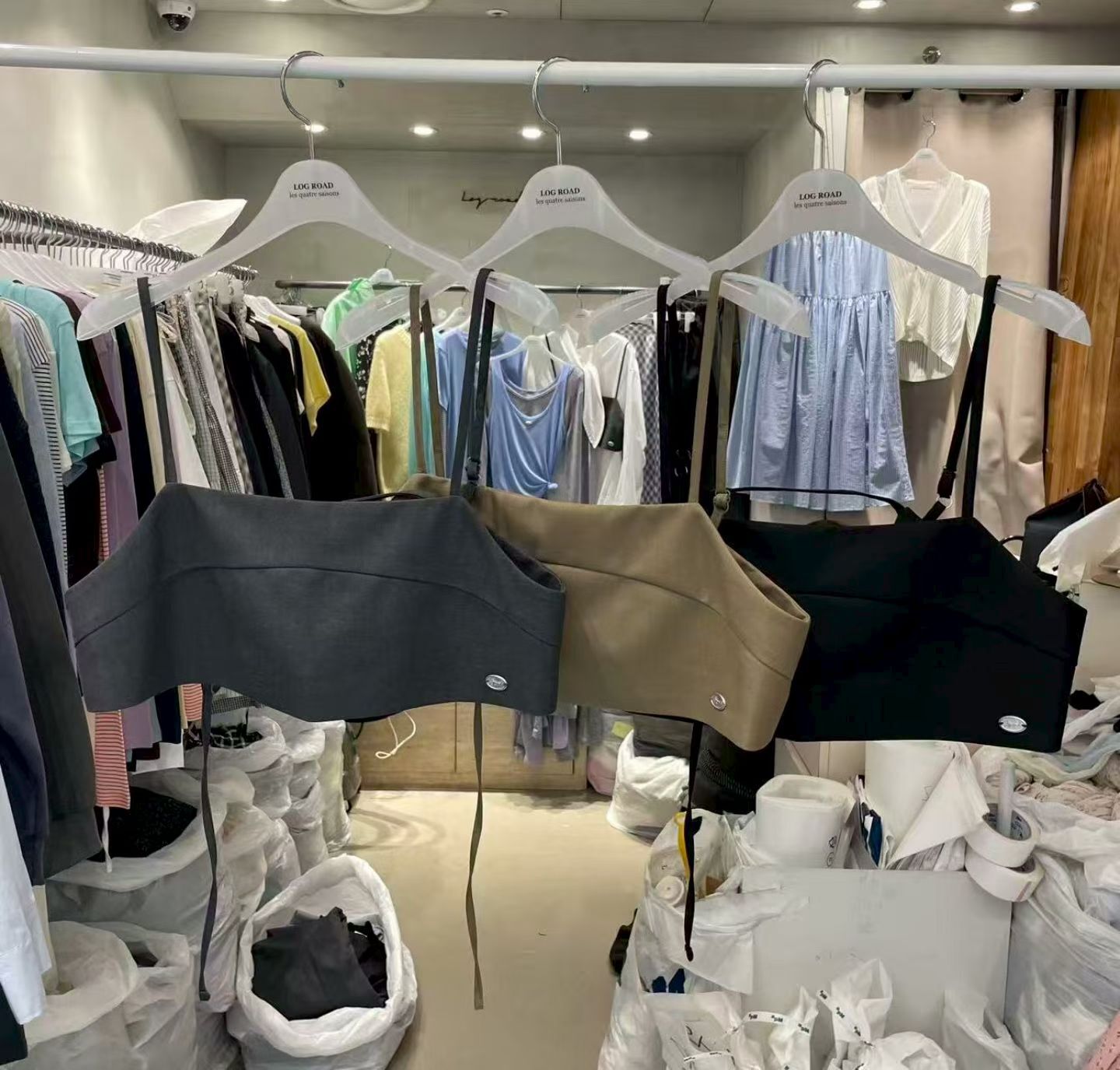 LR6009 細肩帶小銀Logo短背心