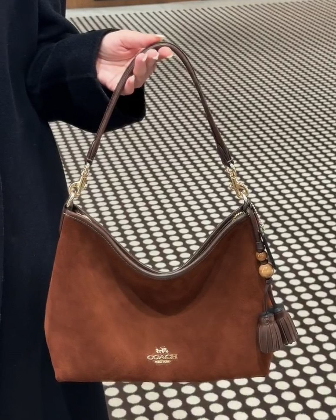 <比outlet還扯>Coach Laurel 31 流浪包 流蘇 裝飾 麂皮 棕