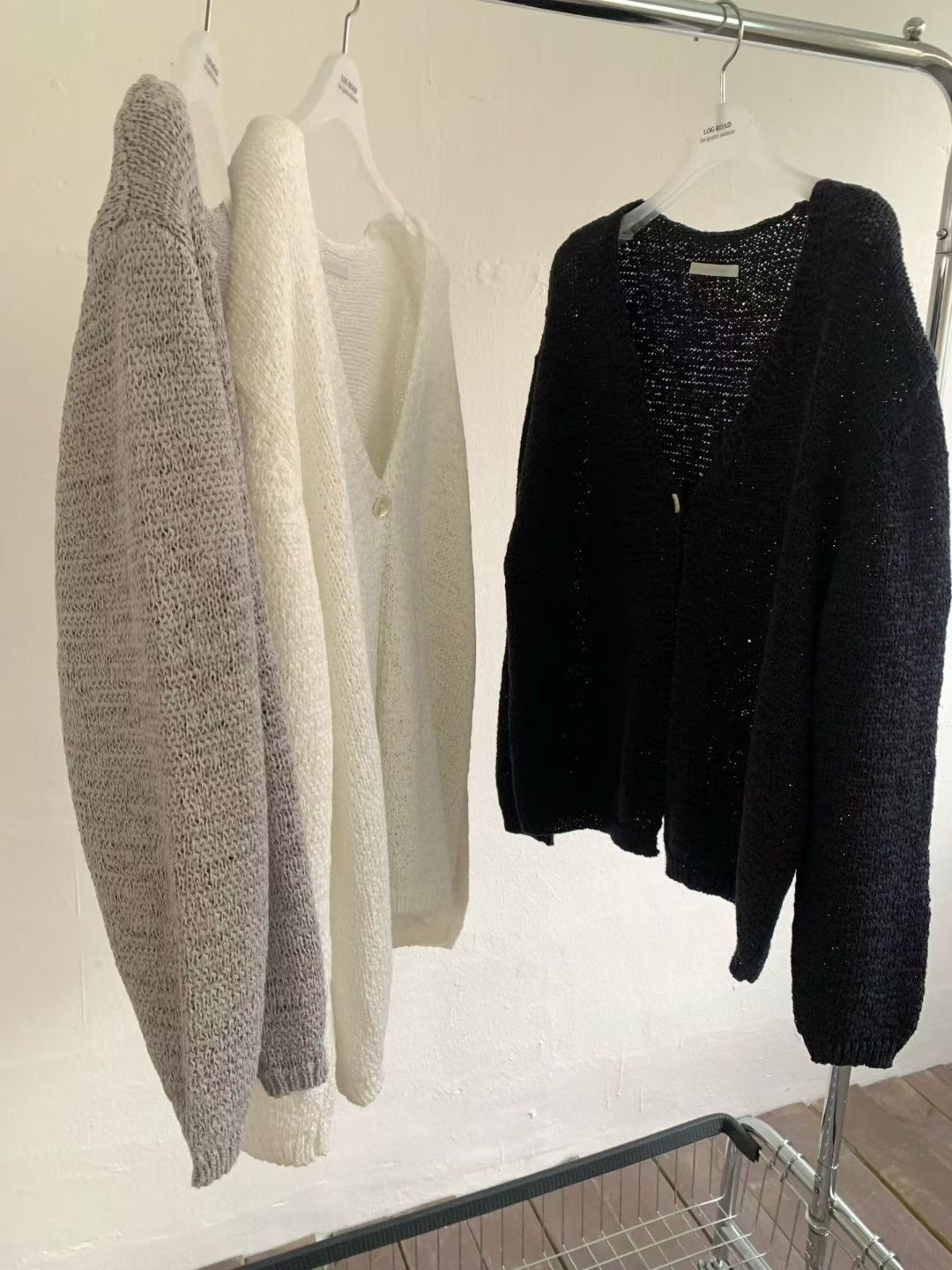 LR6011 V領針織外套