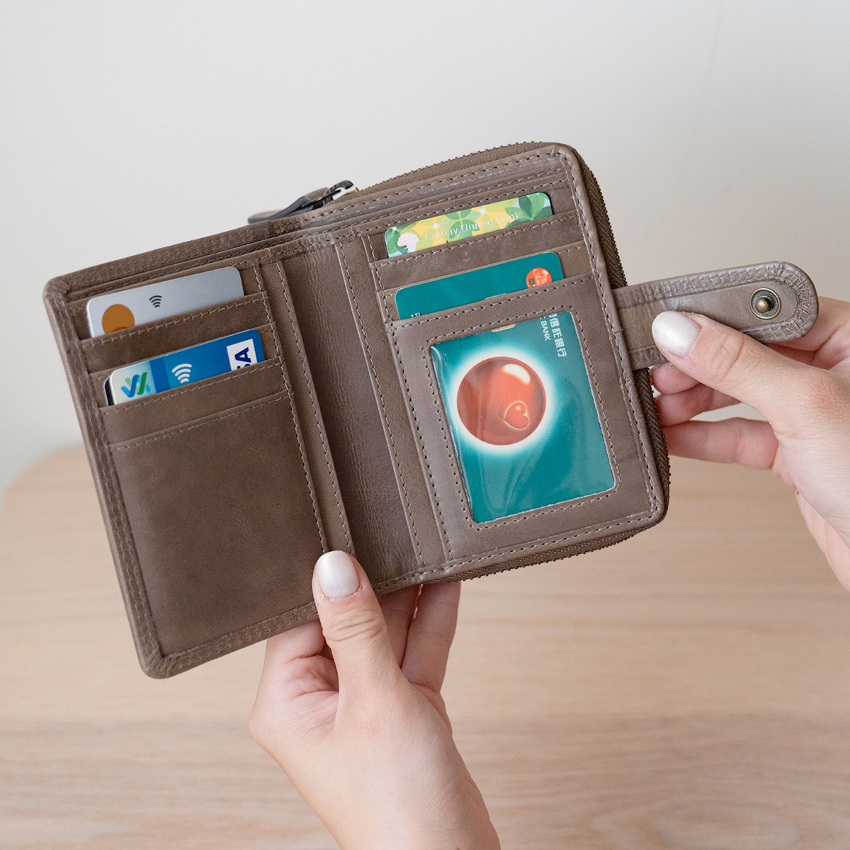 『新品上市』老爺有喜 扣式多功能兩折零錢短夾(072846cl)