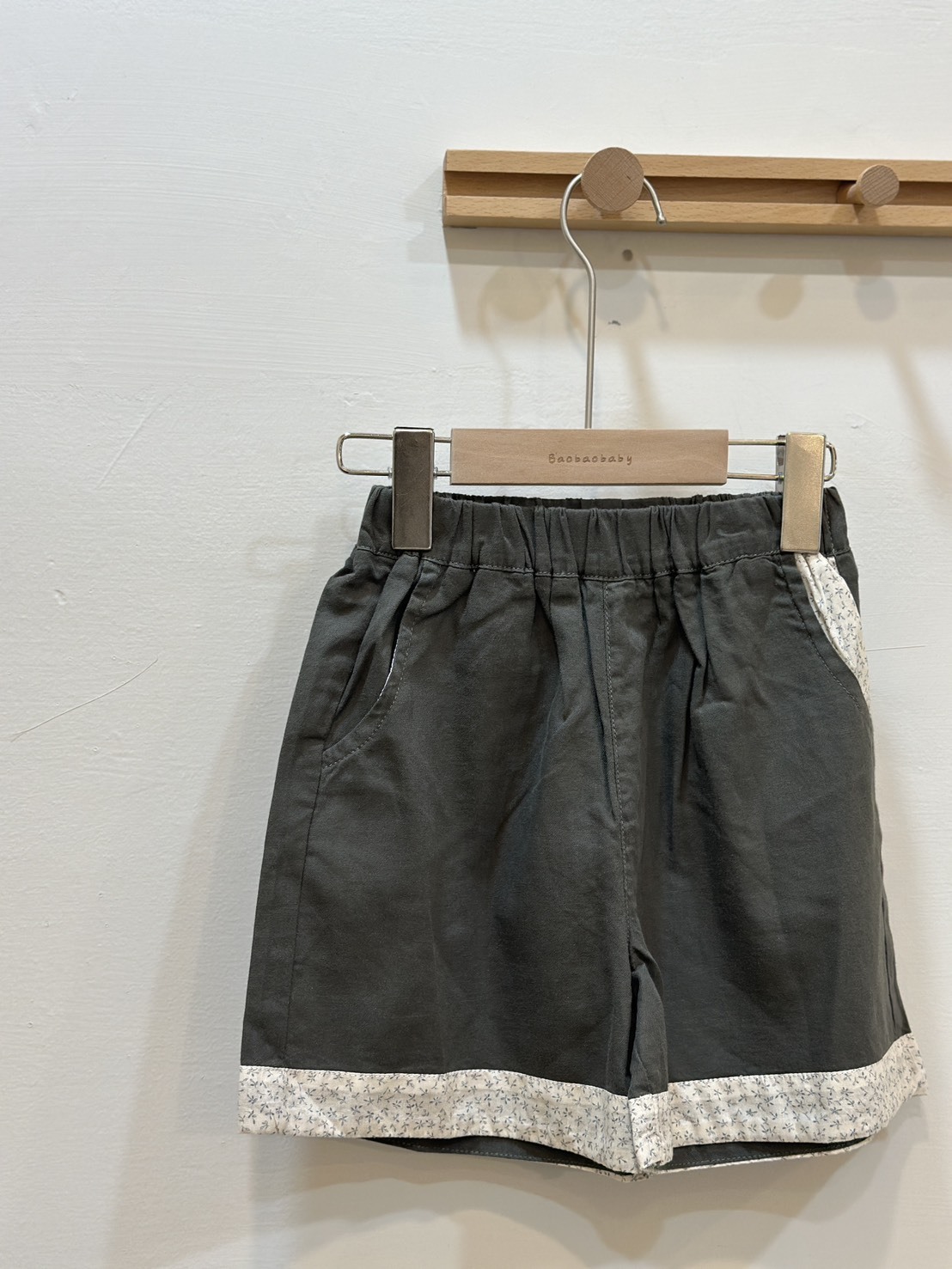 小野花花邊短褲