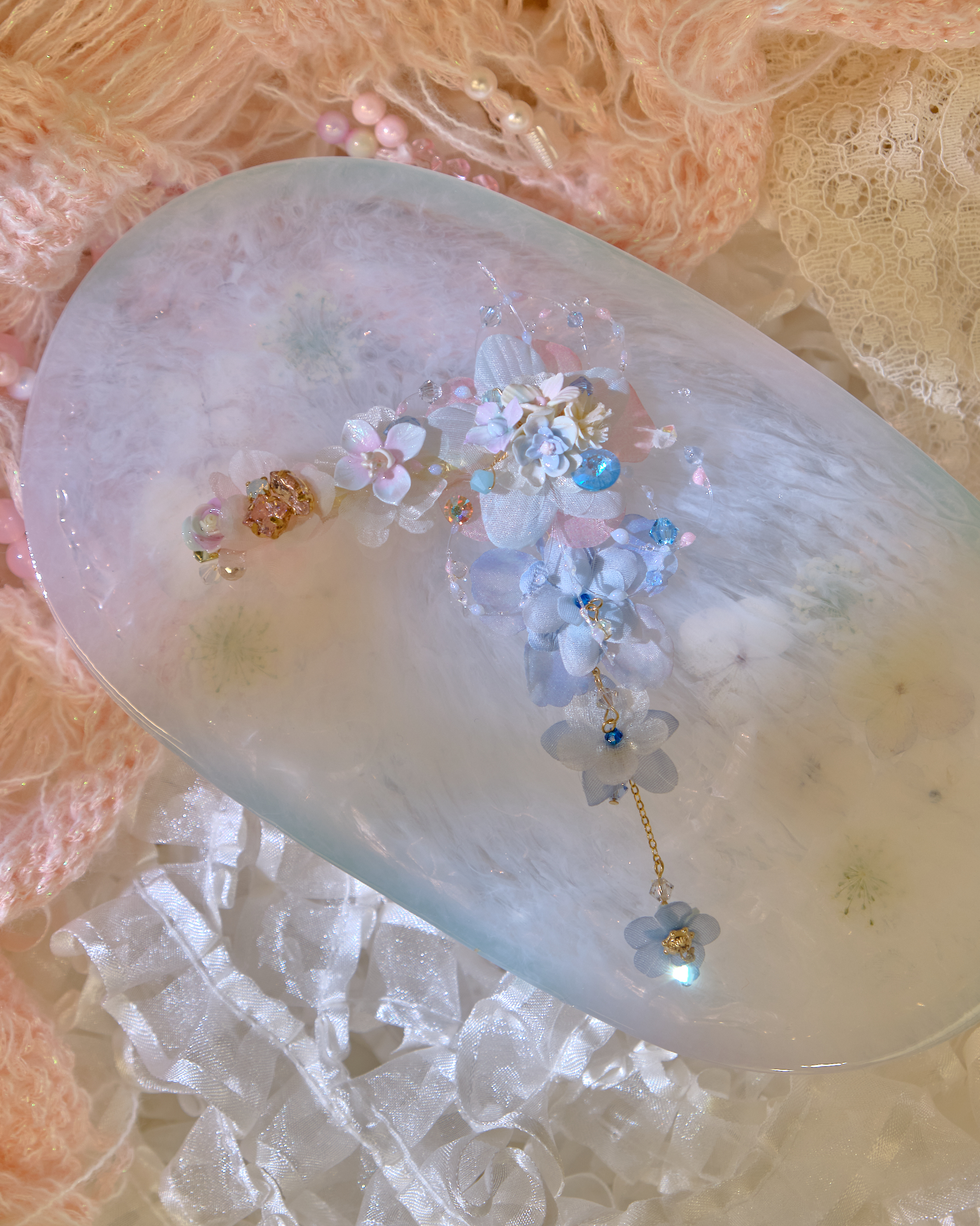 13436 Resin Eternal Bloom Tassel Clip