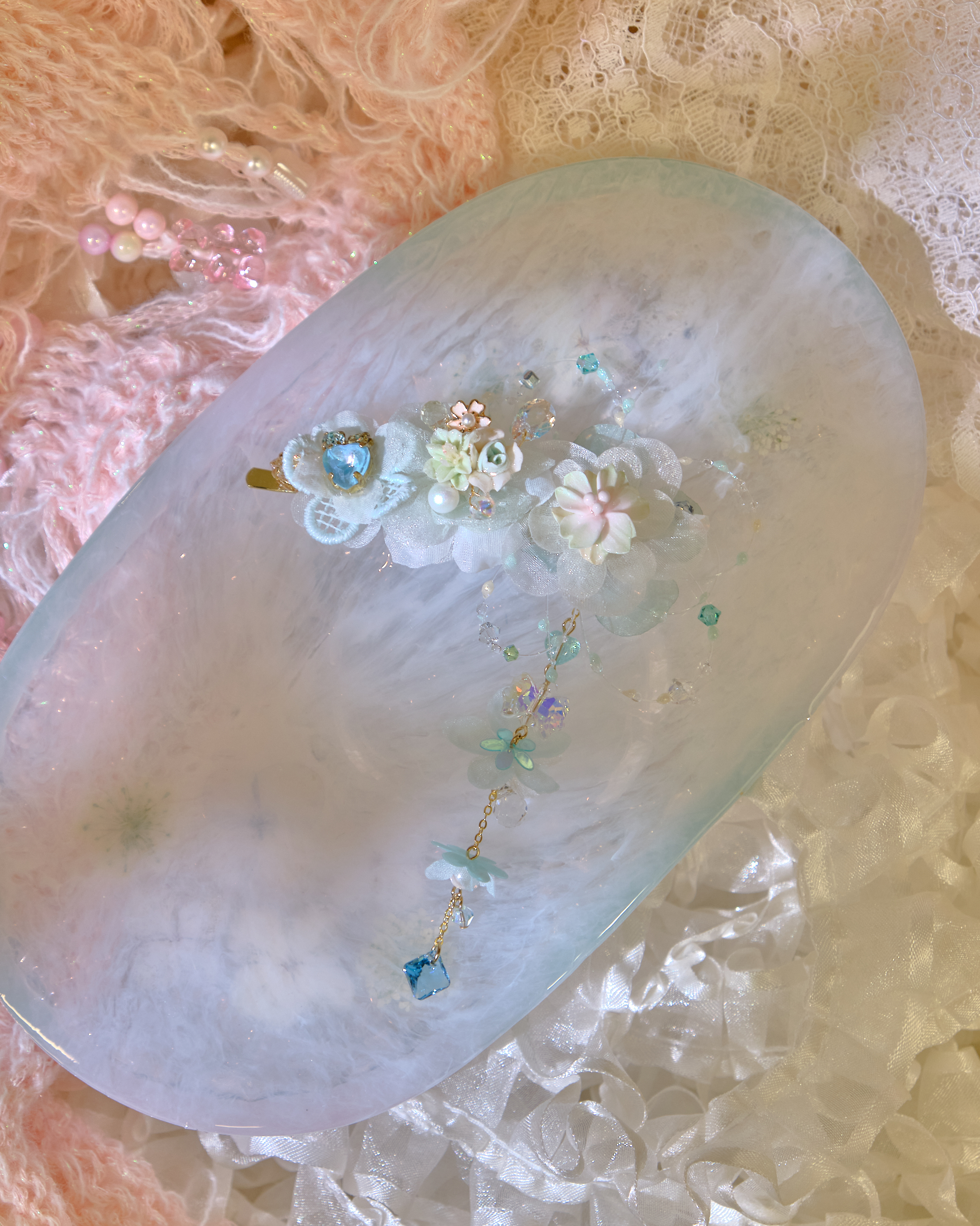 13431 Resin Eternal Bloom Tassel Clip