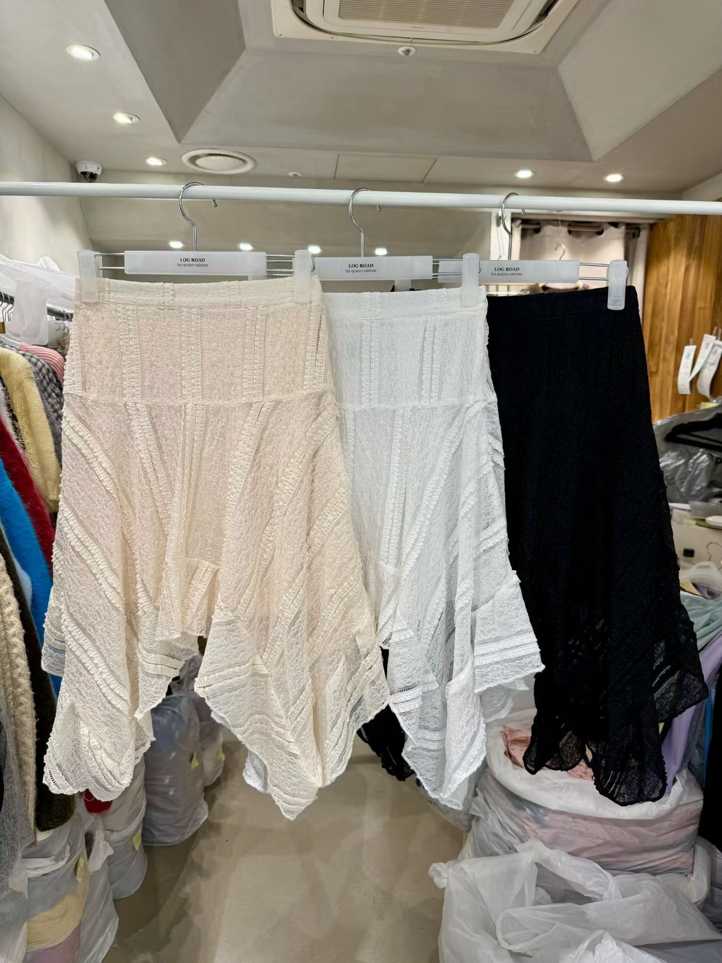 LR6023 不規則裙襬蕾絲拼接半身裙