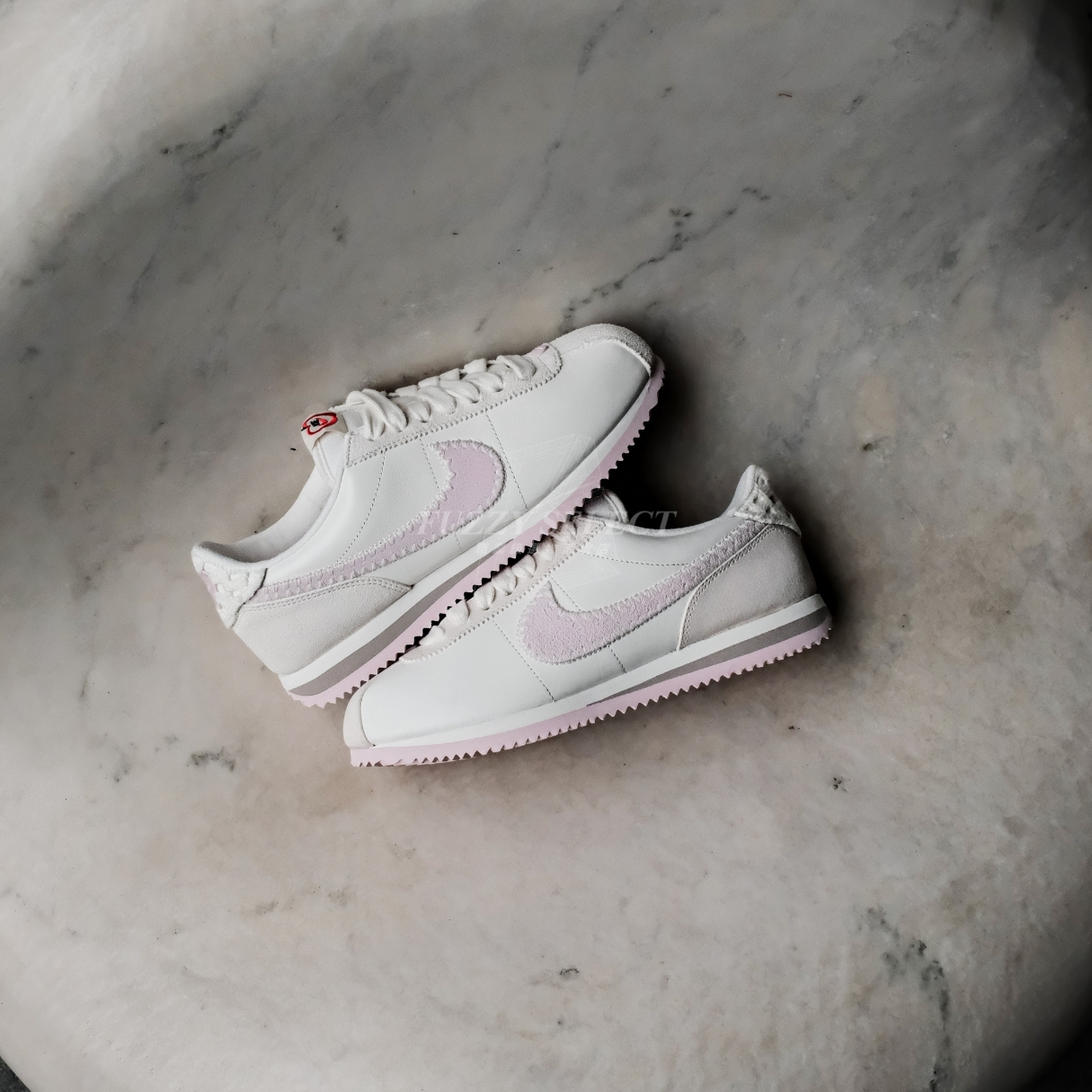 【逢甲FUZZY】W Nike Cortez "Valentine's Day" 情人節 粉白 HV6012-161