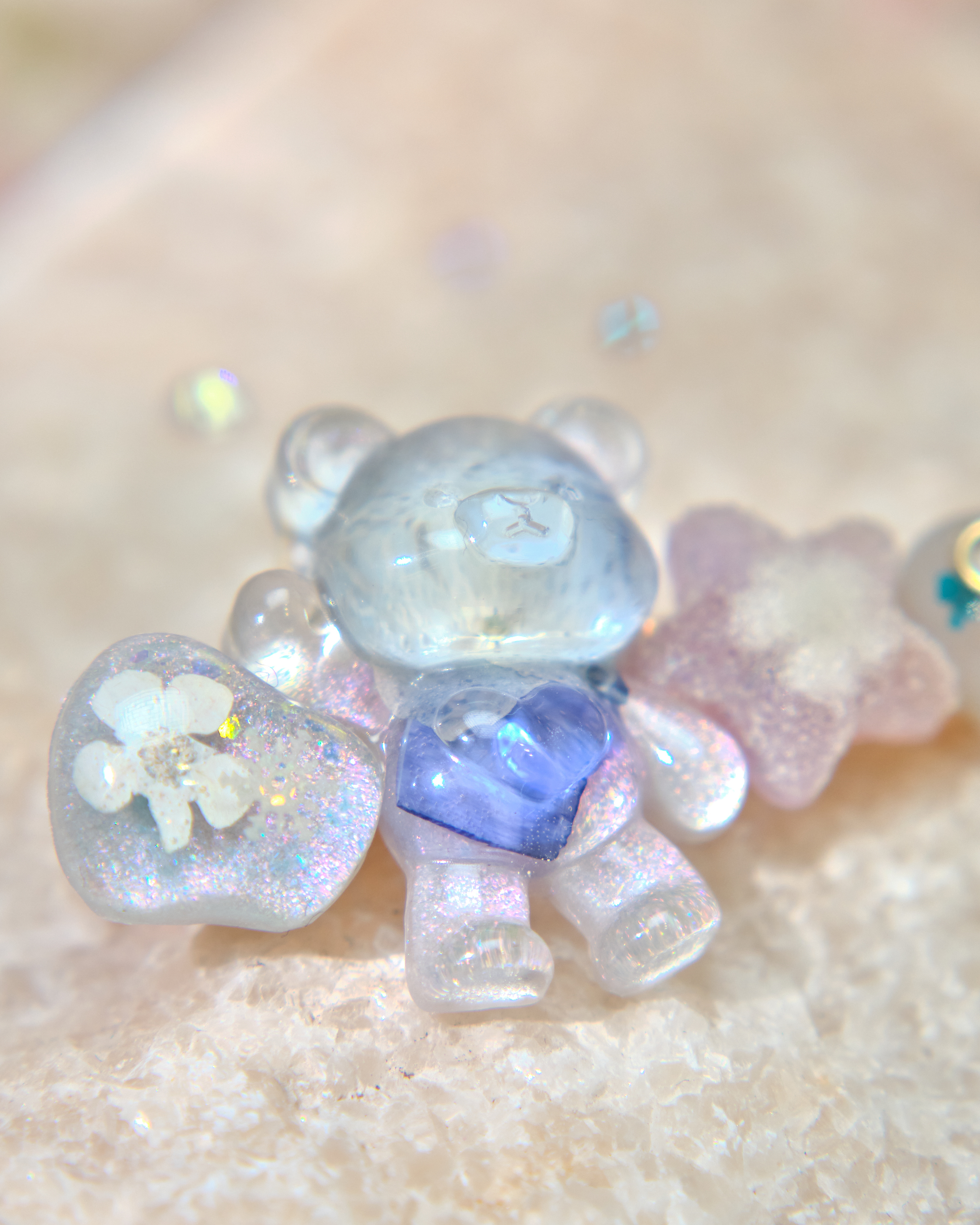 13398 Glittery Bear Eternal Petal Epoxy Resin Hair Clip