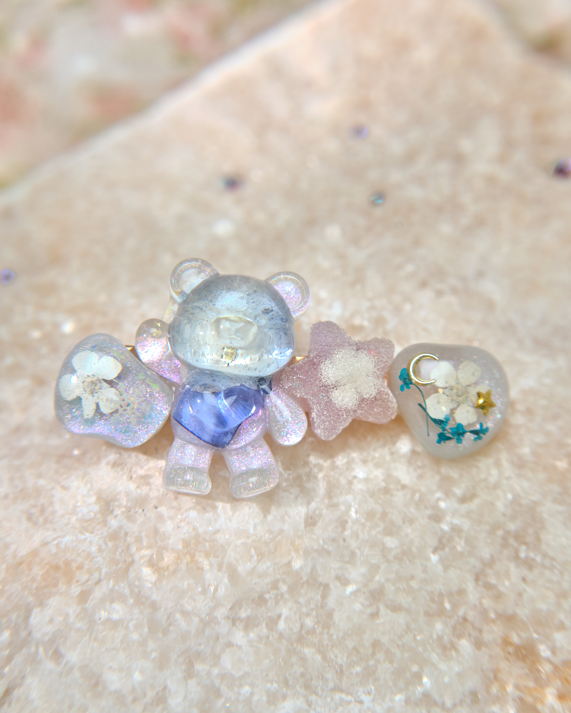 13398 Glittery Bear Eternal Petal Epoxy Resin Hair Clip