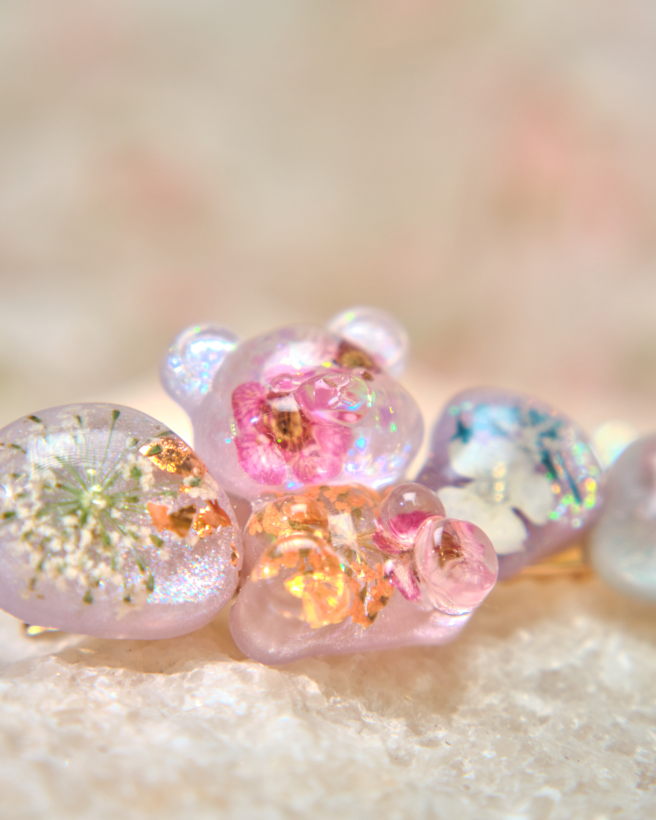 13394 Glittery Bear Eternal Petal Epoxy Resin Hair Clip