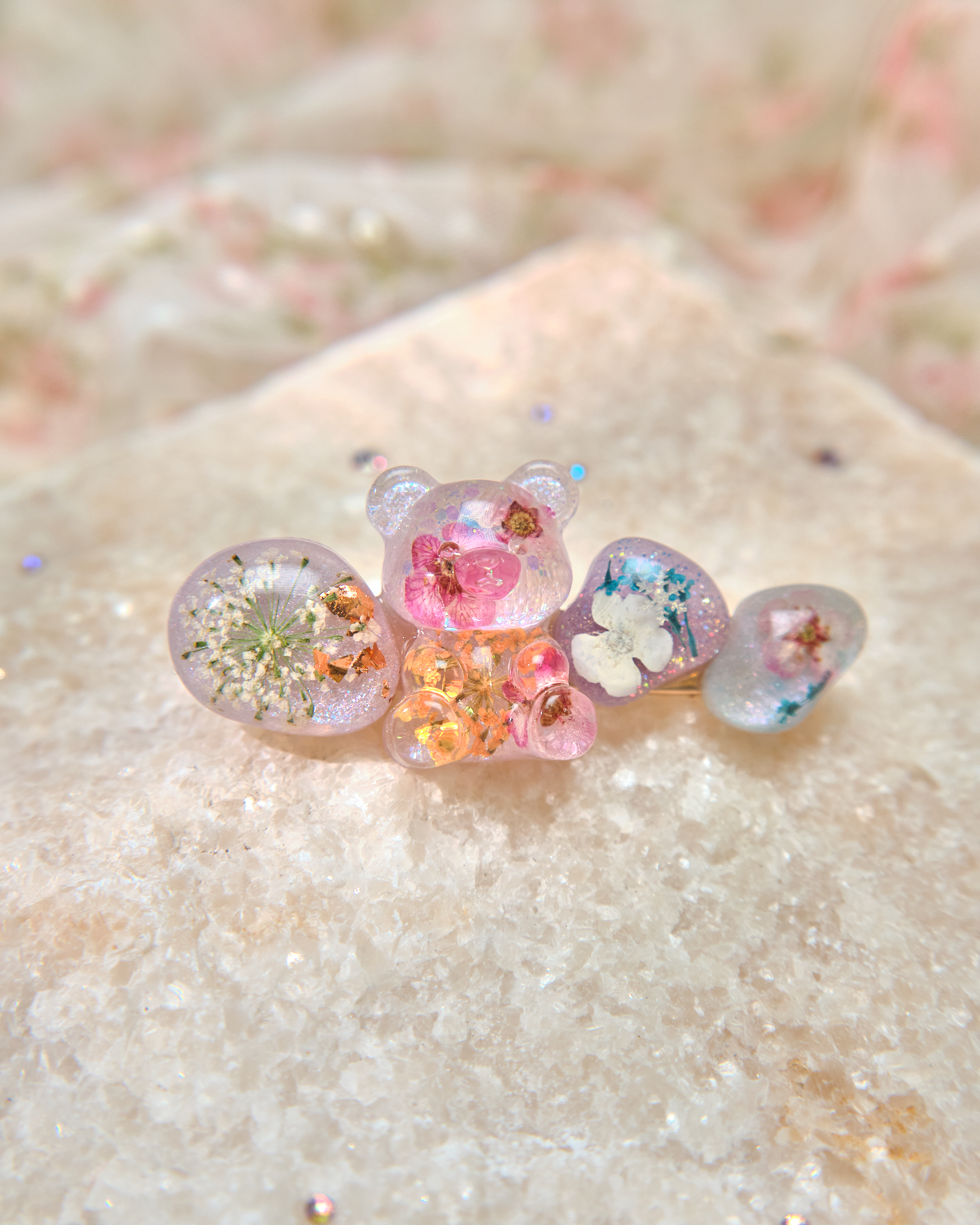 13394 Glittery Bear Eternal Petal Epoxy Resin Hair Clip