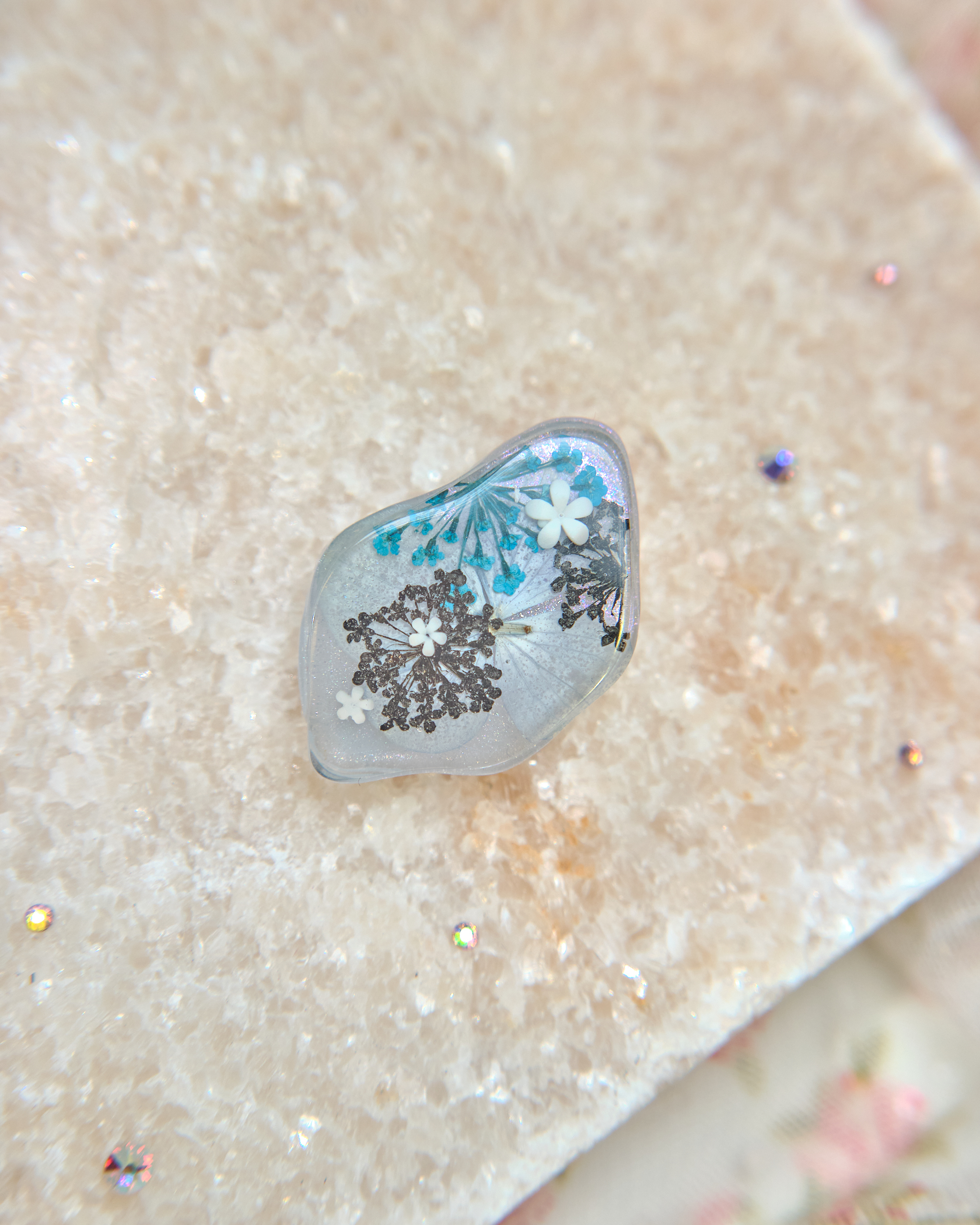 13381 Glittery Eternal Petal Epoxy Resin Hair Clip