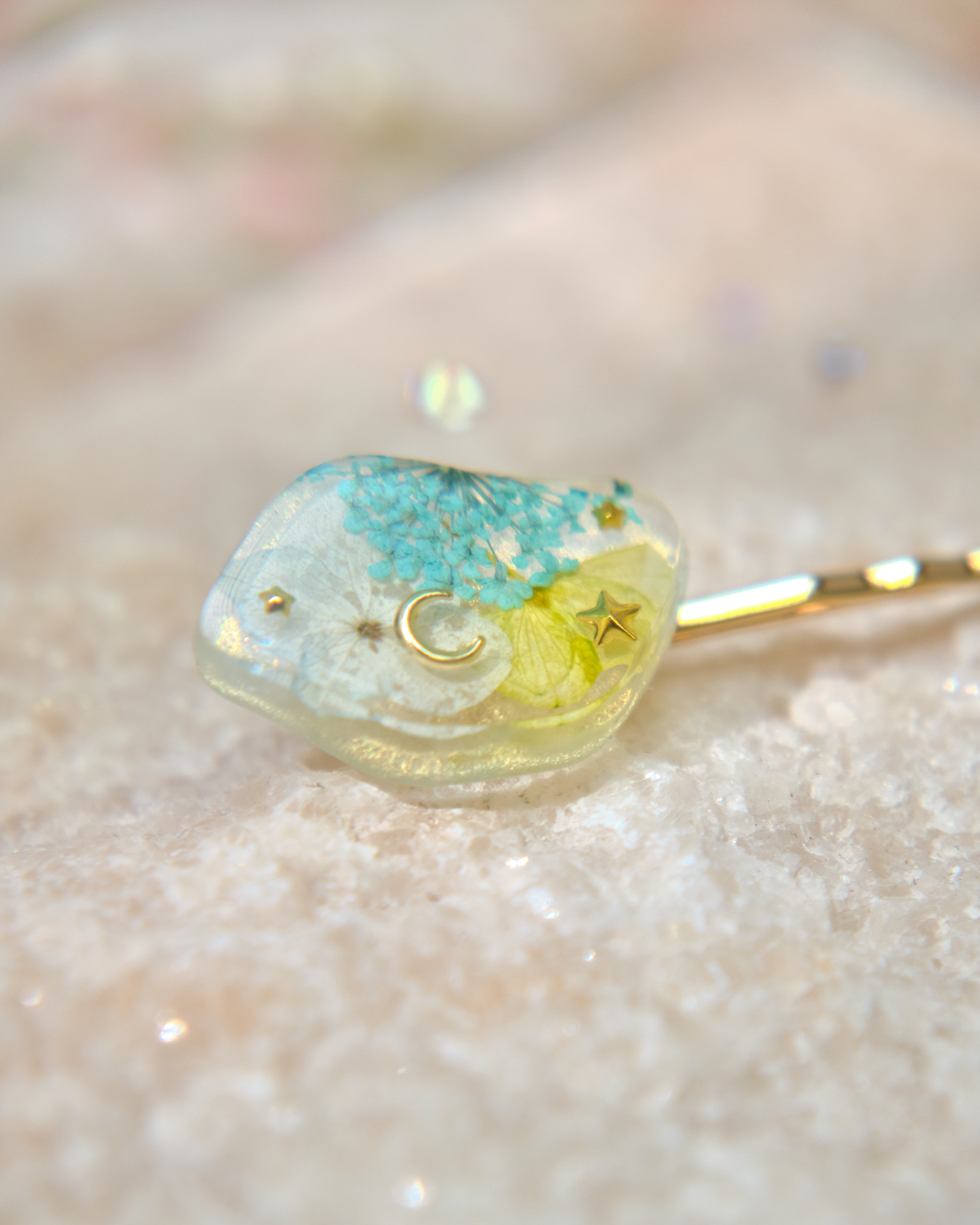 13372 Glittery Eternal Petal Epoxy Resin Hair Clip