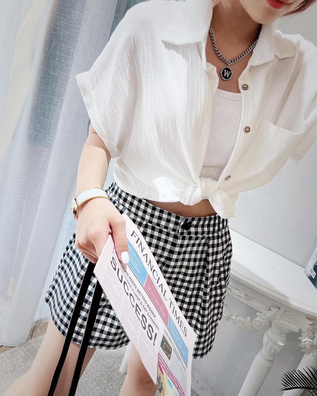 【顯瘦修身的前打褶格紋短褲】（現貨）