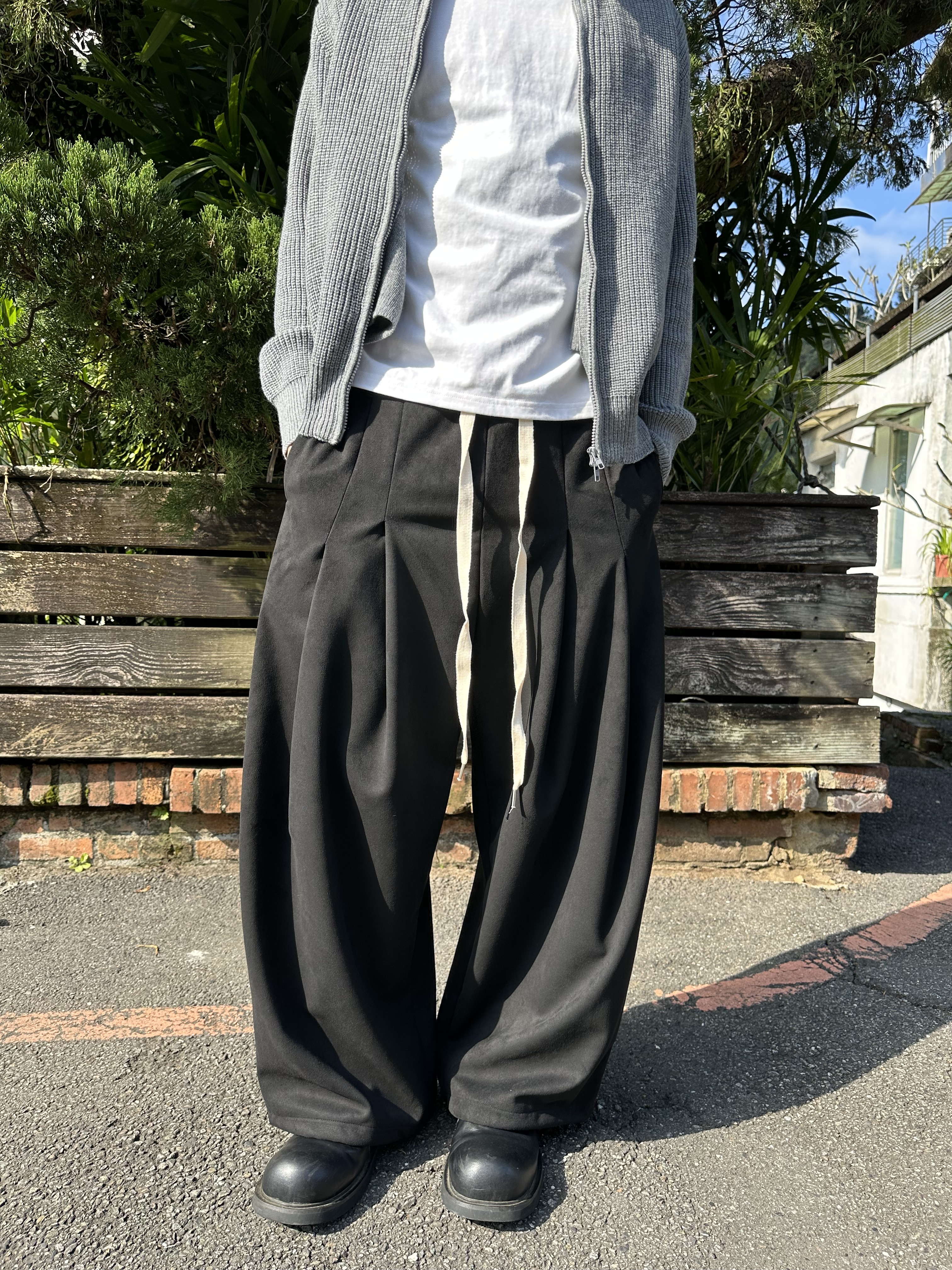 麂皮絨 立體剪裁 抽繩鬆緊 寬褲