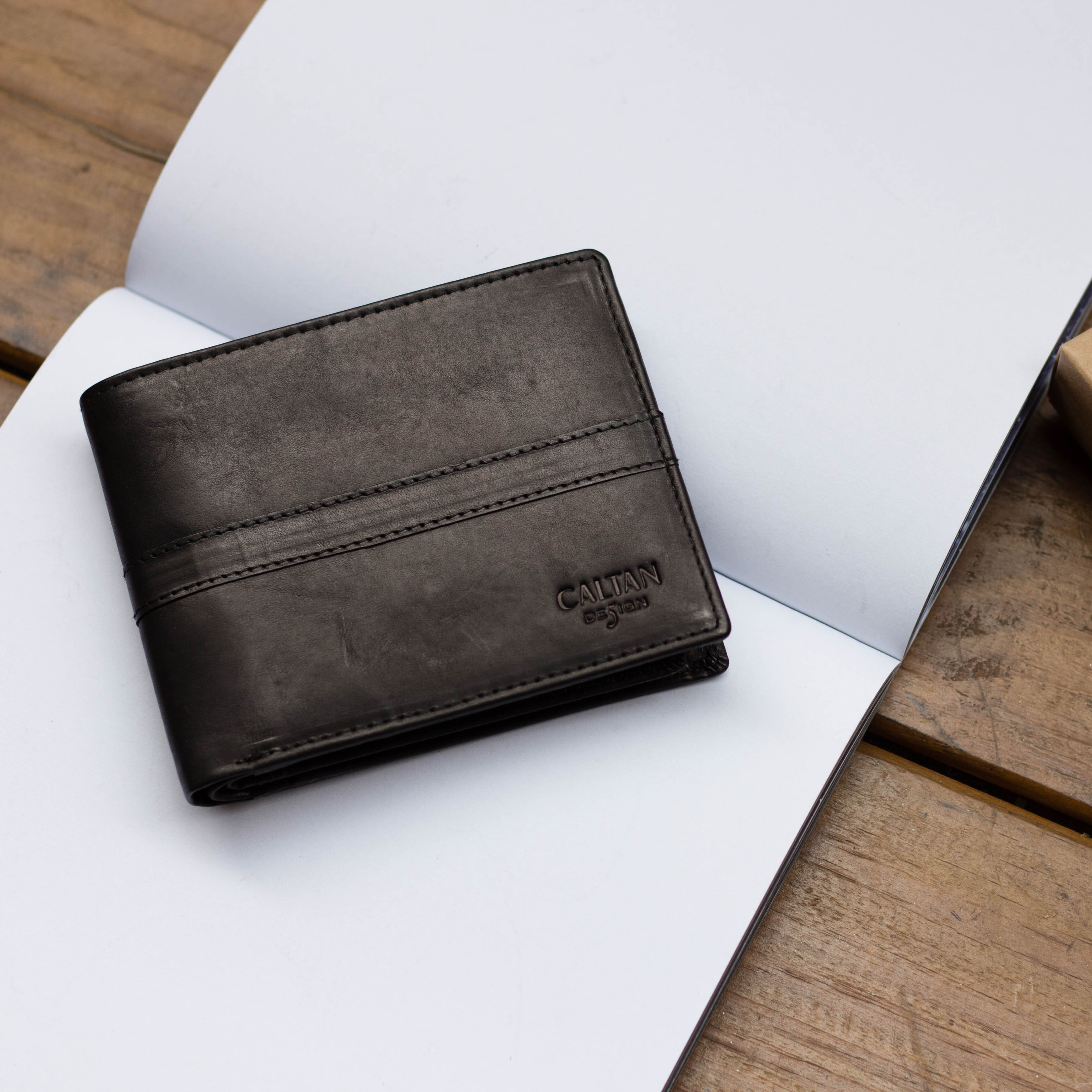 『新品上市』老爺有喜  型男簡約大方真皮短夾(074136bk)