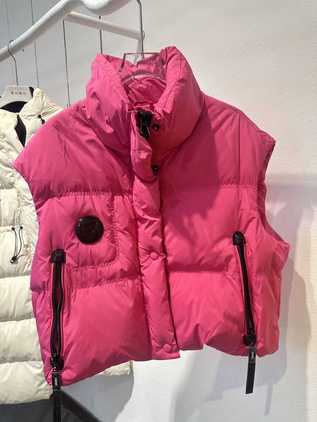 WC025 羽絨馬甲 25A玫紅色