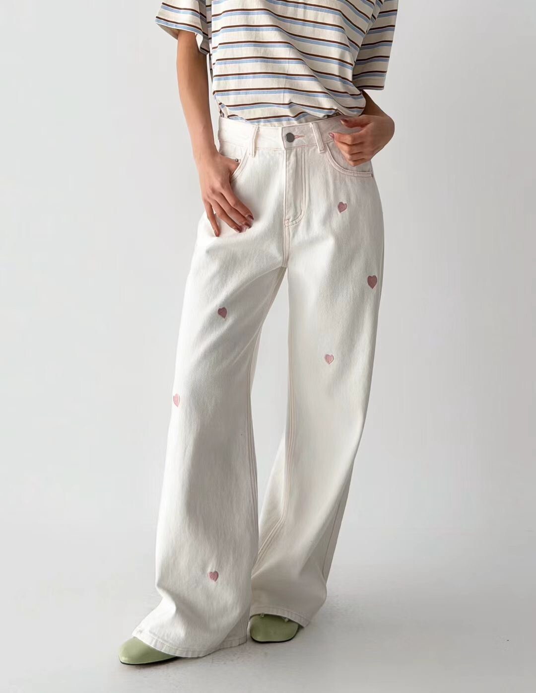 白色粉刺繡愛心牛仔長褲