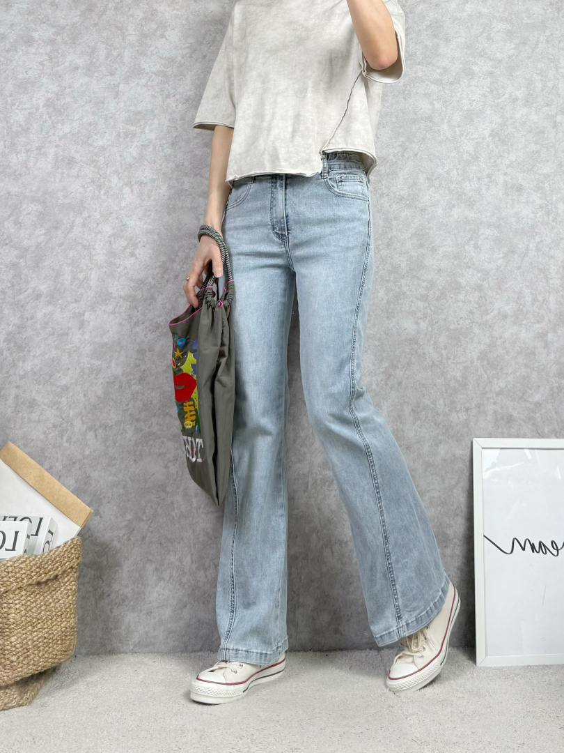 清爽淺色3D剪裁牛仔喇叭褲