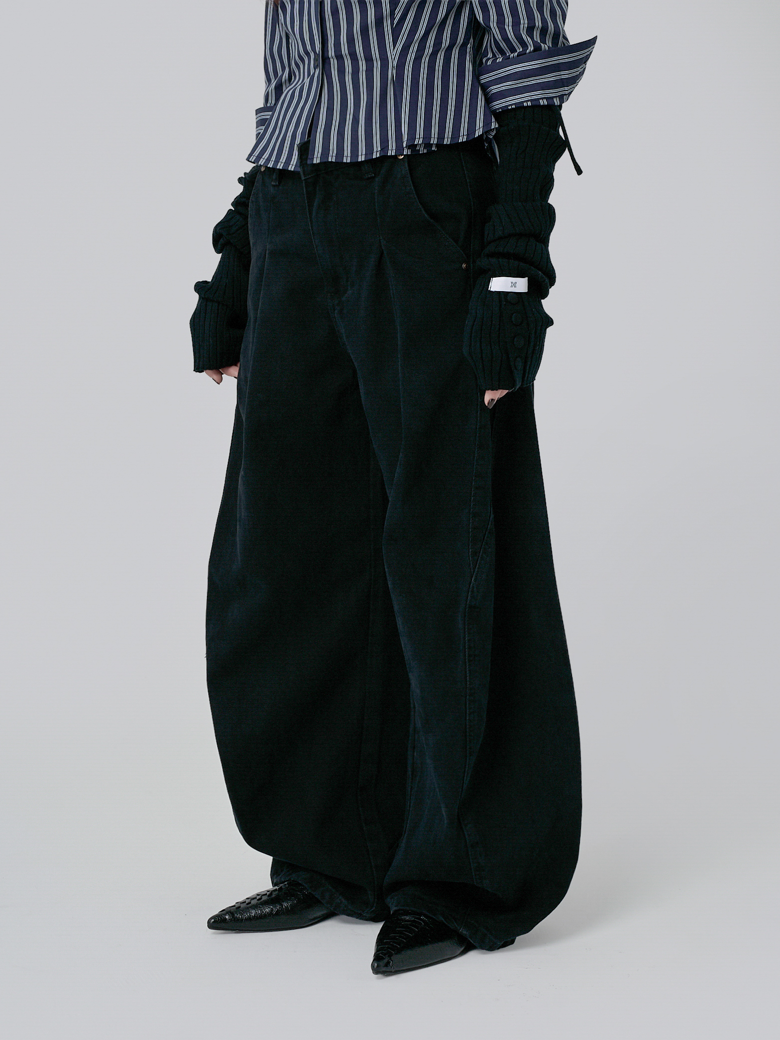 U面寬版打折長褲-黑