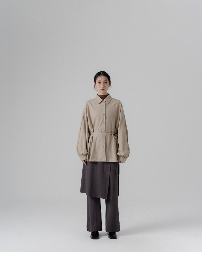 Khaki striped pleated shirt with tie detail【01025776】in stock+pre-order