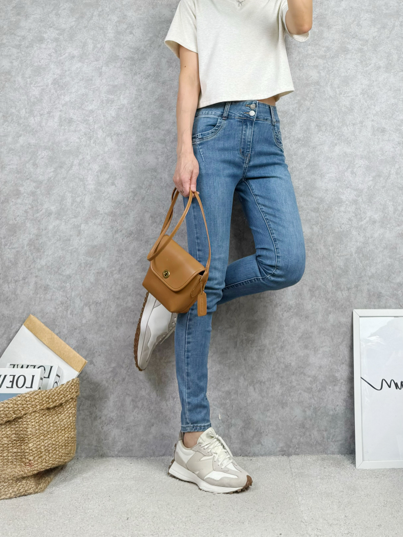 雙釦設計輕鬆打造俐落顯瘦的好比例窄腳褲