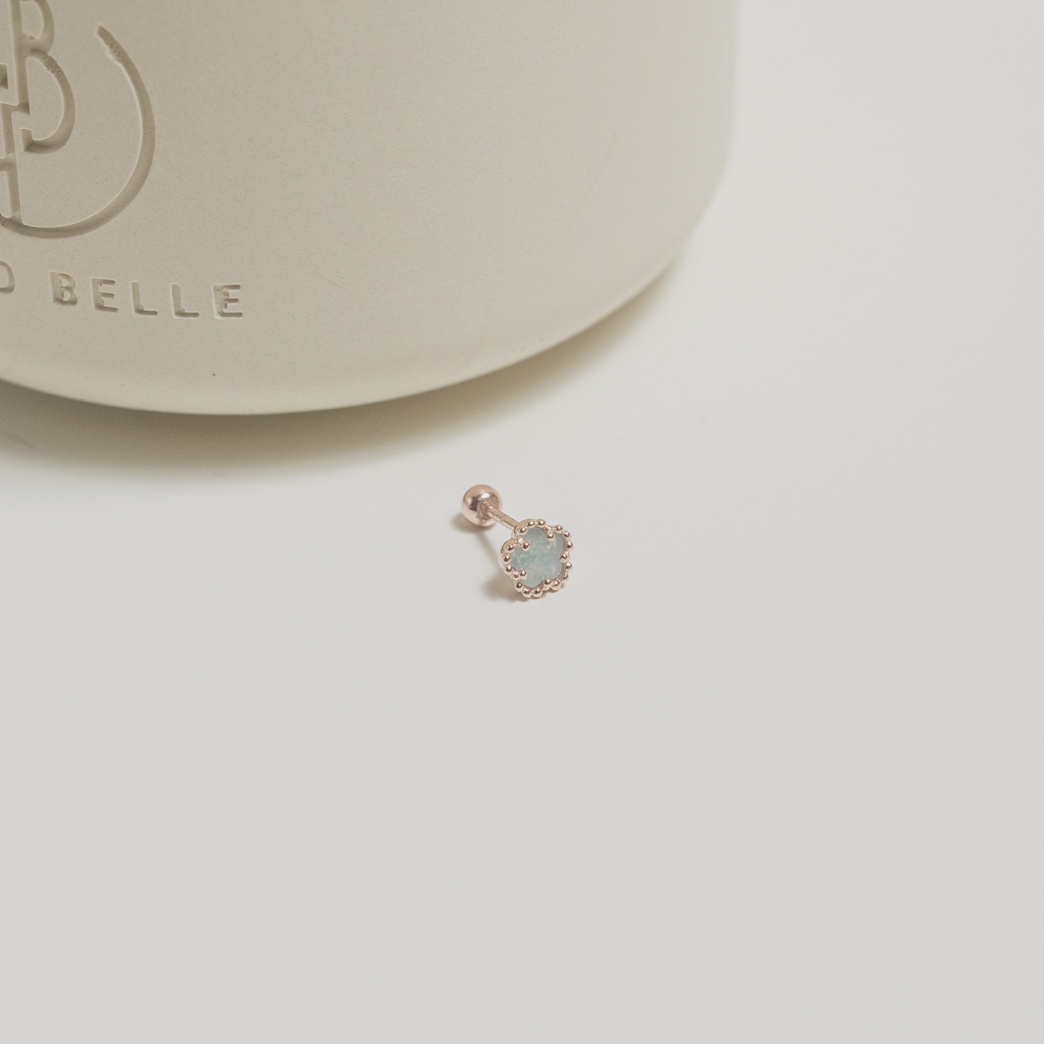 滾珠邊小花水藍石英轉珠耳環