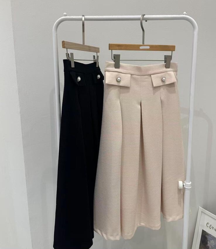 SC14 下身  裙 腰26-37 HIP50 長28 $479 (一口價)