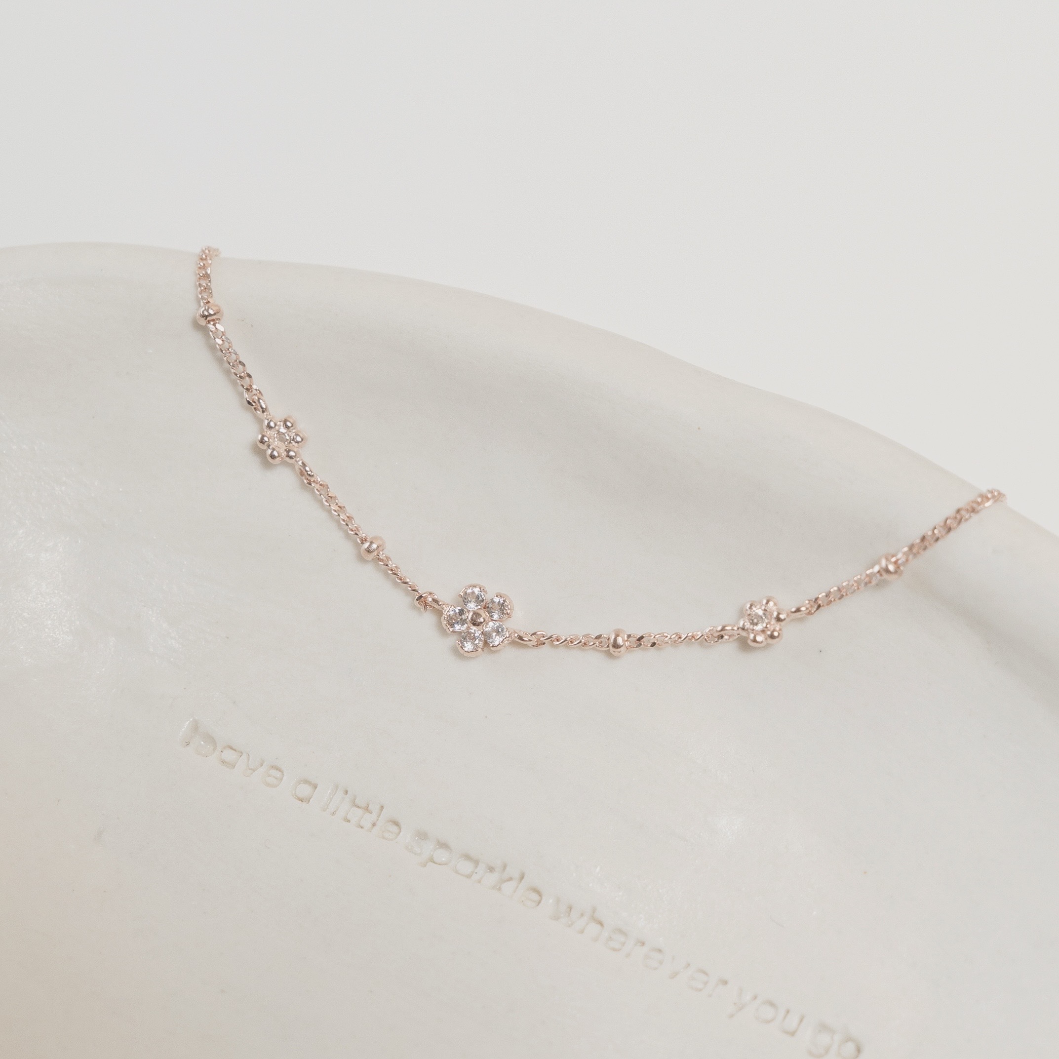 小花花白托帕石細珠手鍊