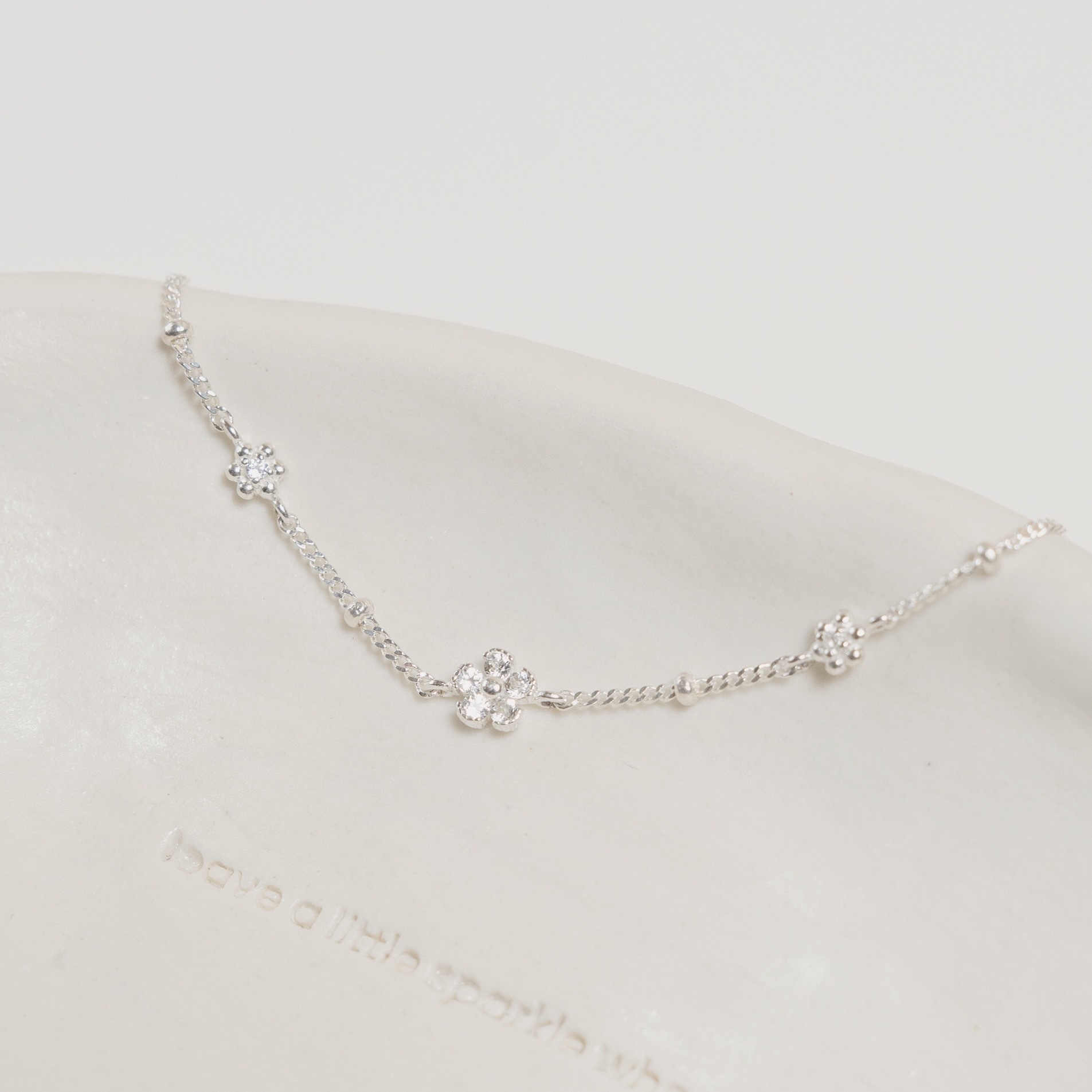 小花花白托帕石細珠手鍊