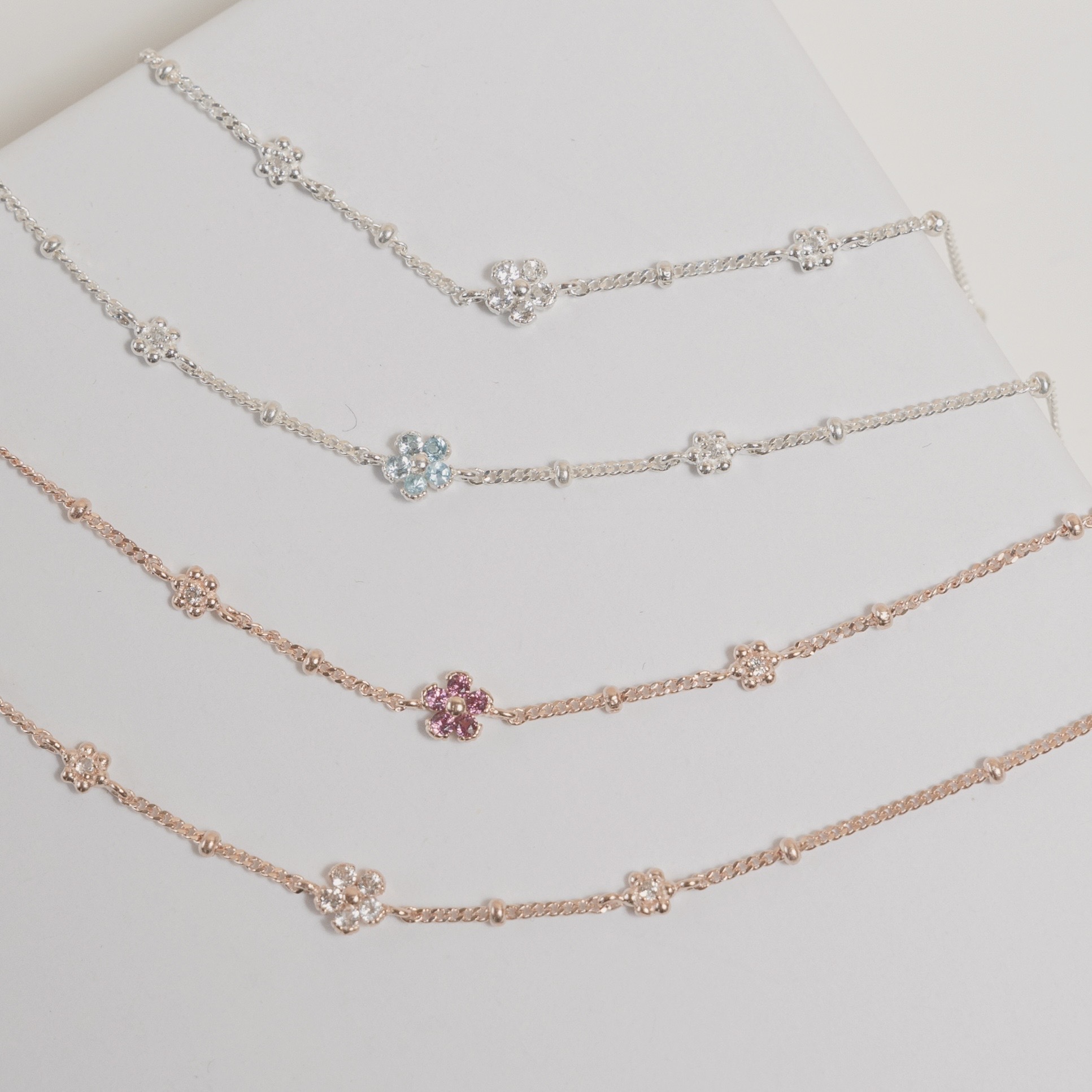 小花花白托帕石細珠手鍊