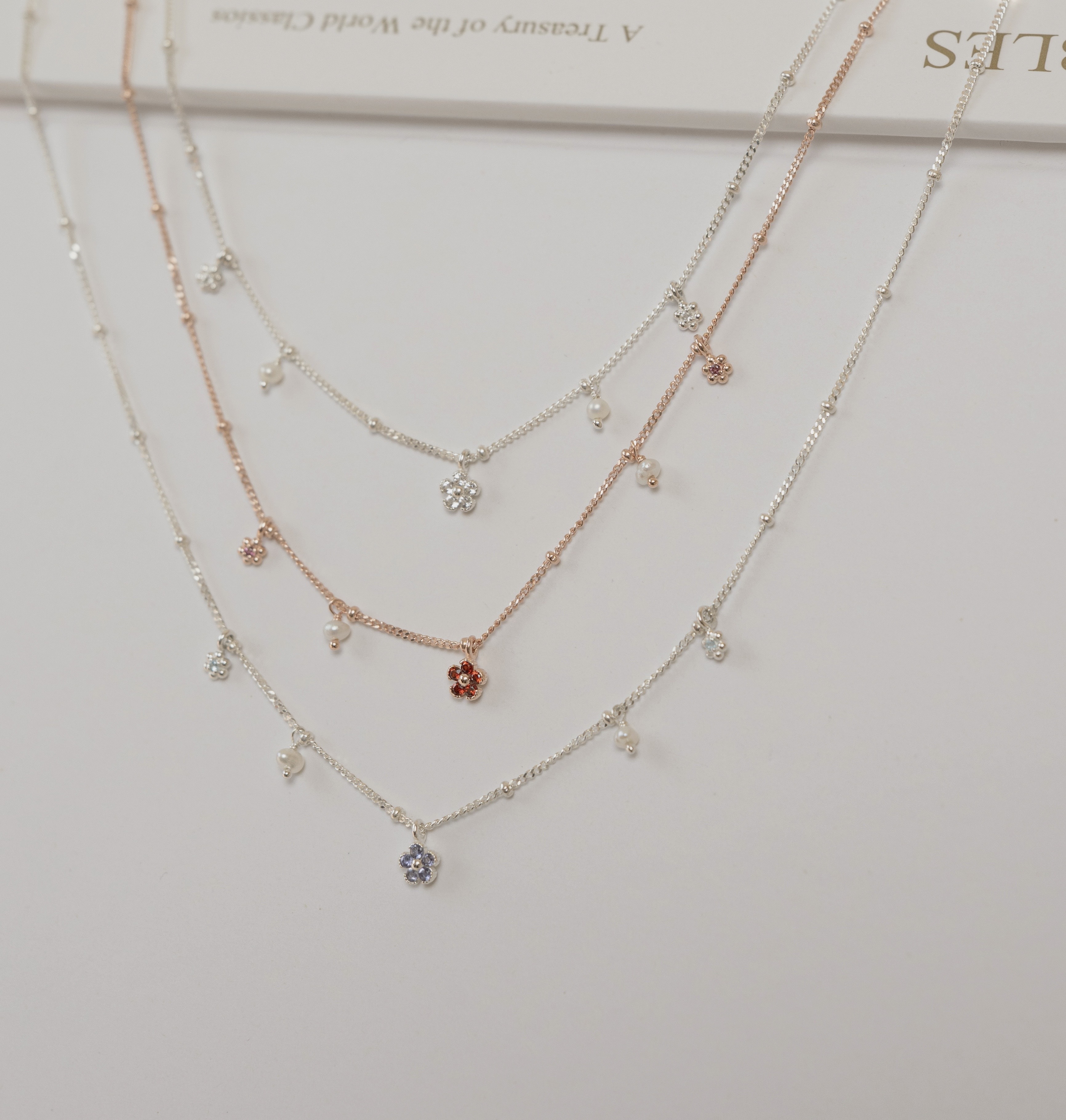 小花花白托帕石珍珠晃晃鎖骨鏈