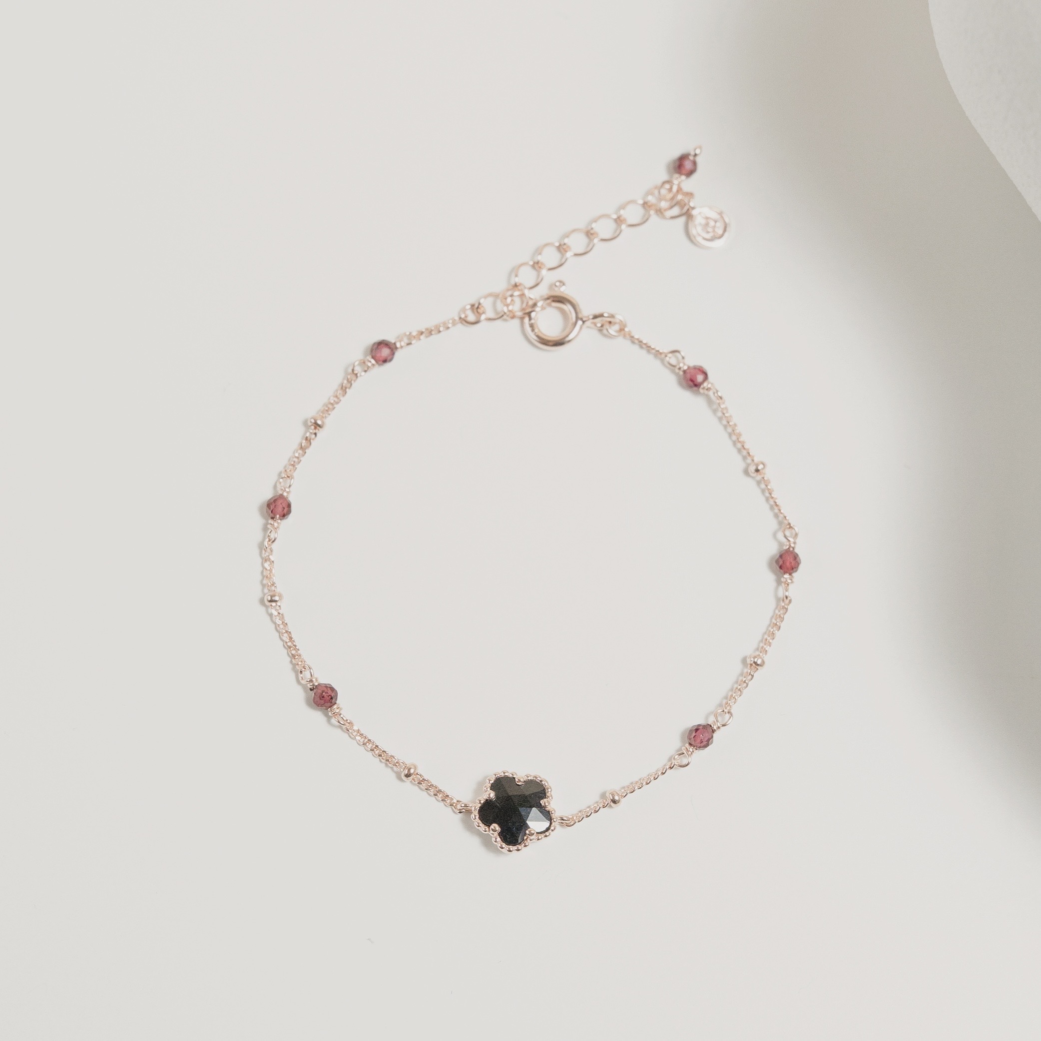 滾珠邊花朵黑瑪瑙石榴石細珠手鍊