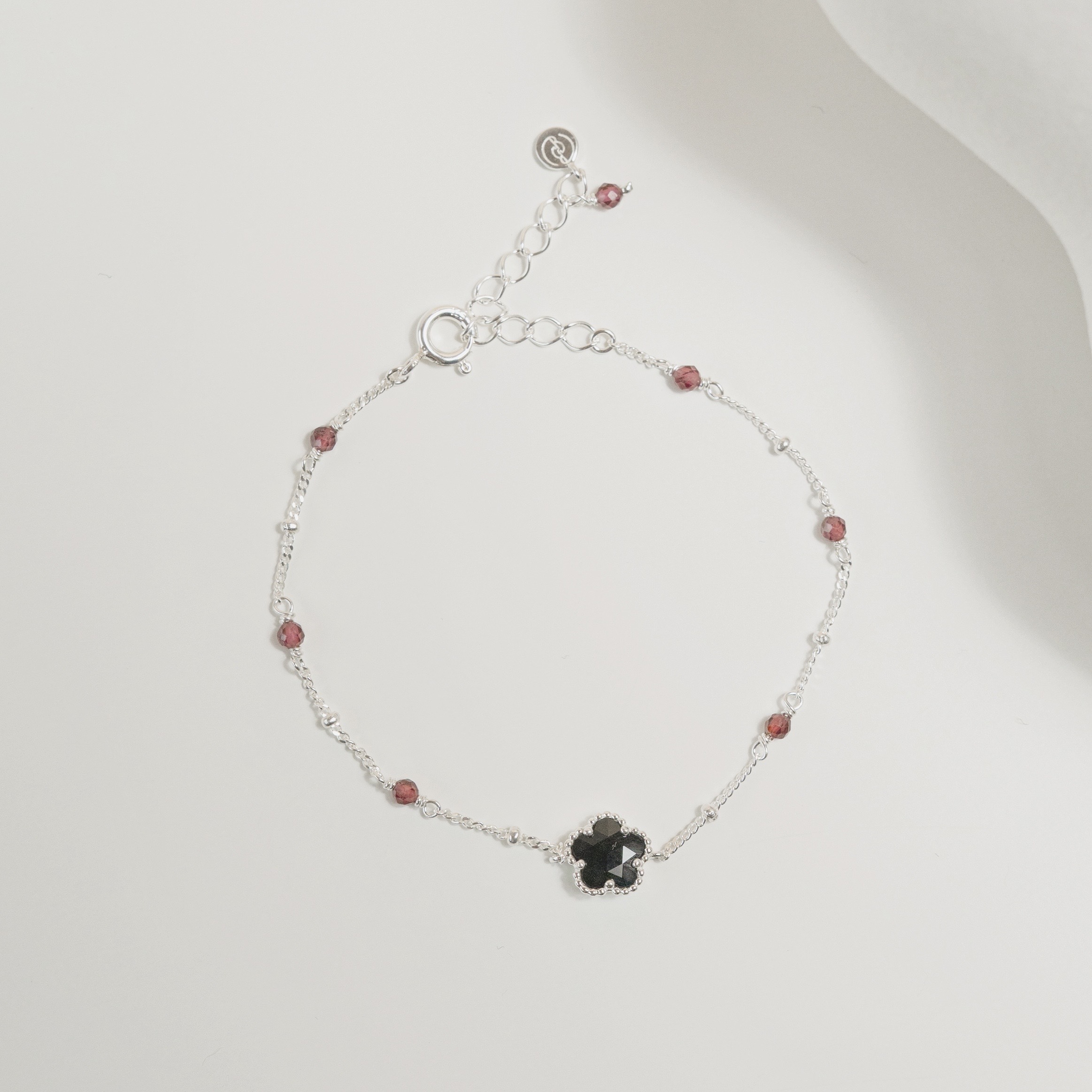 滾珠邊花朵黑瑪瑙石榴石細珠手鍊