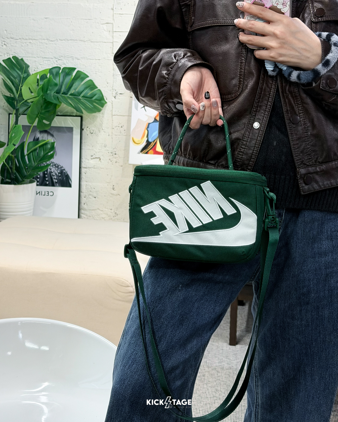 NIKE MINI SHOEBOX CROSSBODY 綠色 迷你 鞋盒包 造型 手提 側背 斜背 小方包 相機包【FN3059-323】NIKEICON