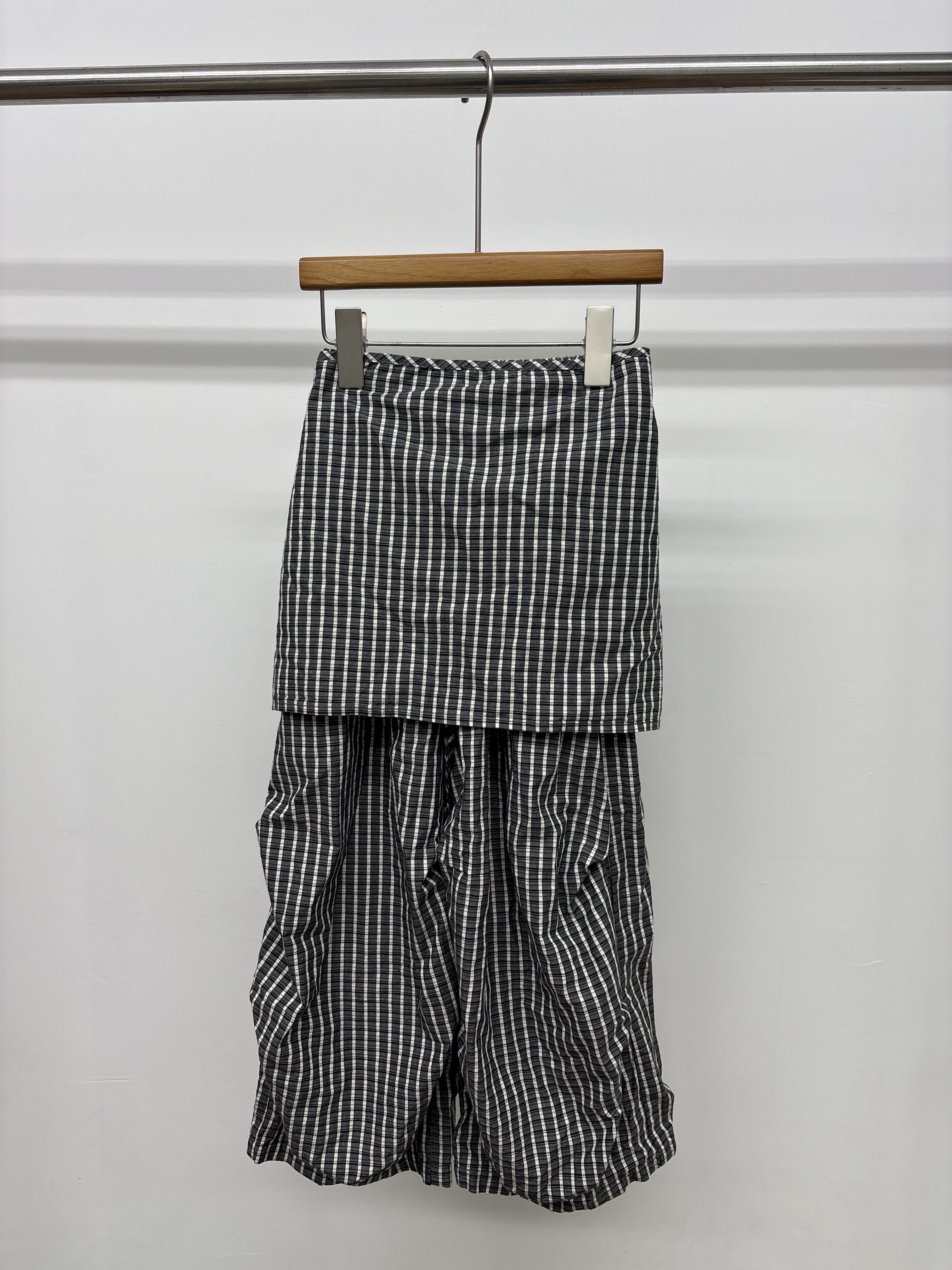 A04378屁簾打摺格子褲