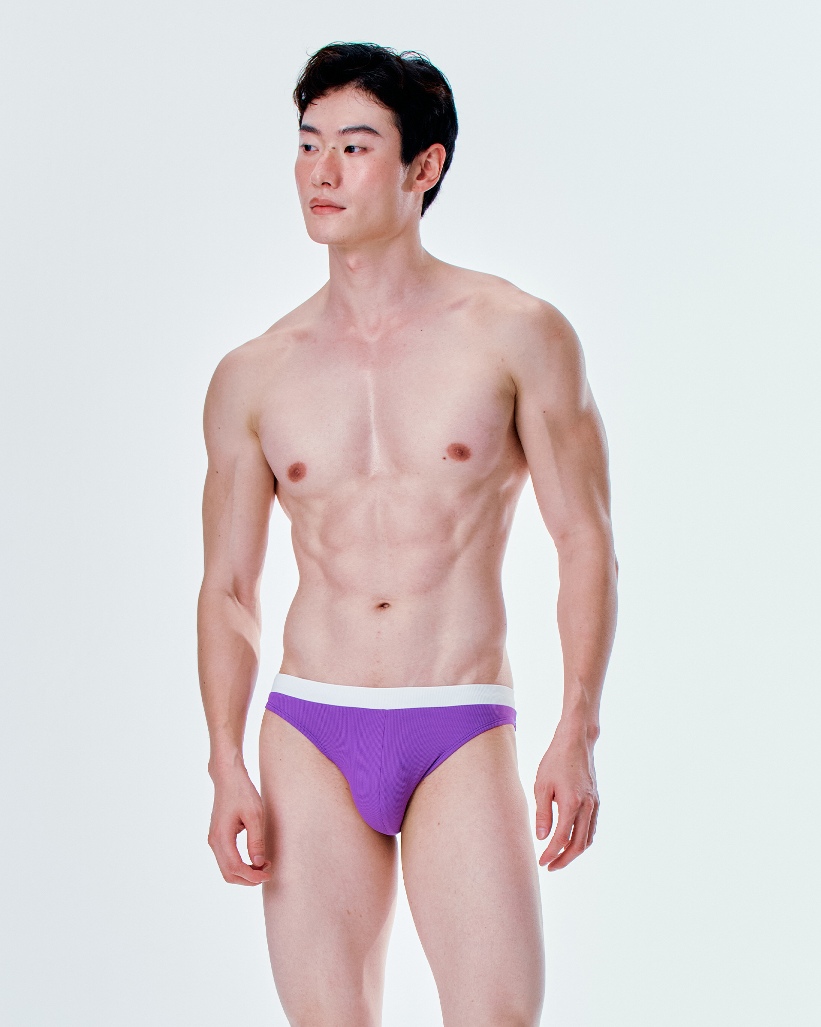 【羅紋純粹紫x素白邊】Saxon 男性低腰三角泳褲